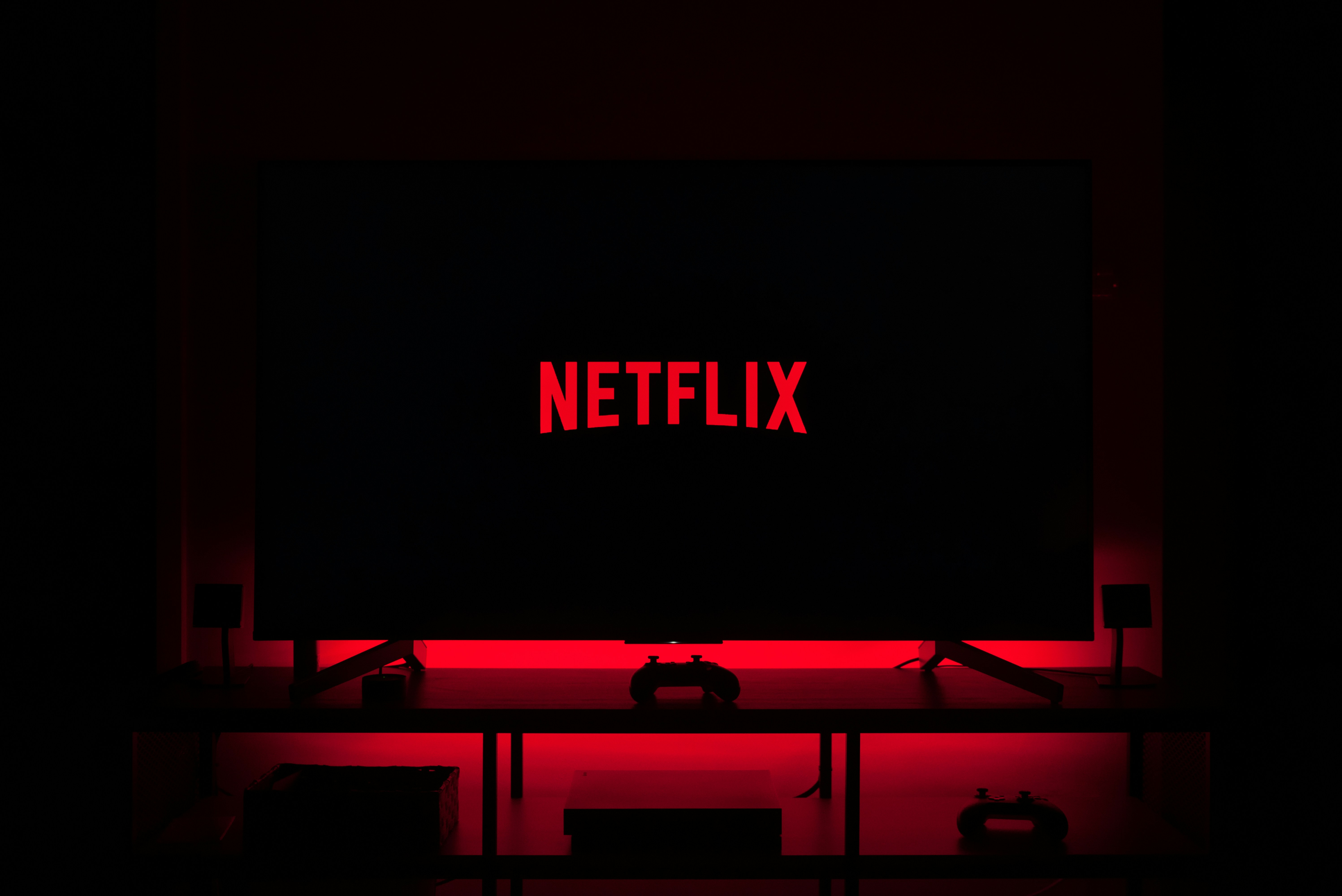 5 miniseries entretenidas de Netflix que puedes terminar en un vuelo