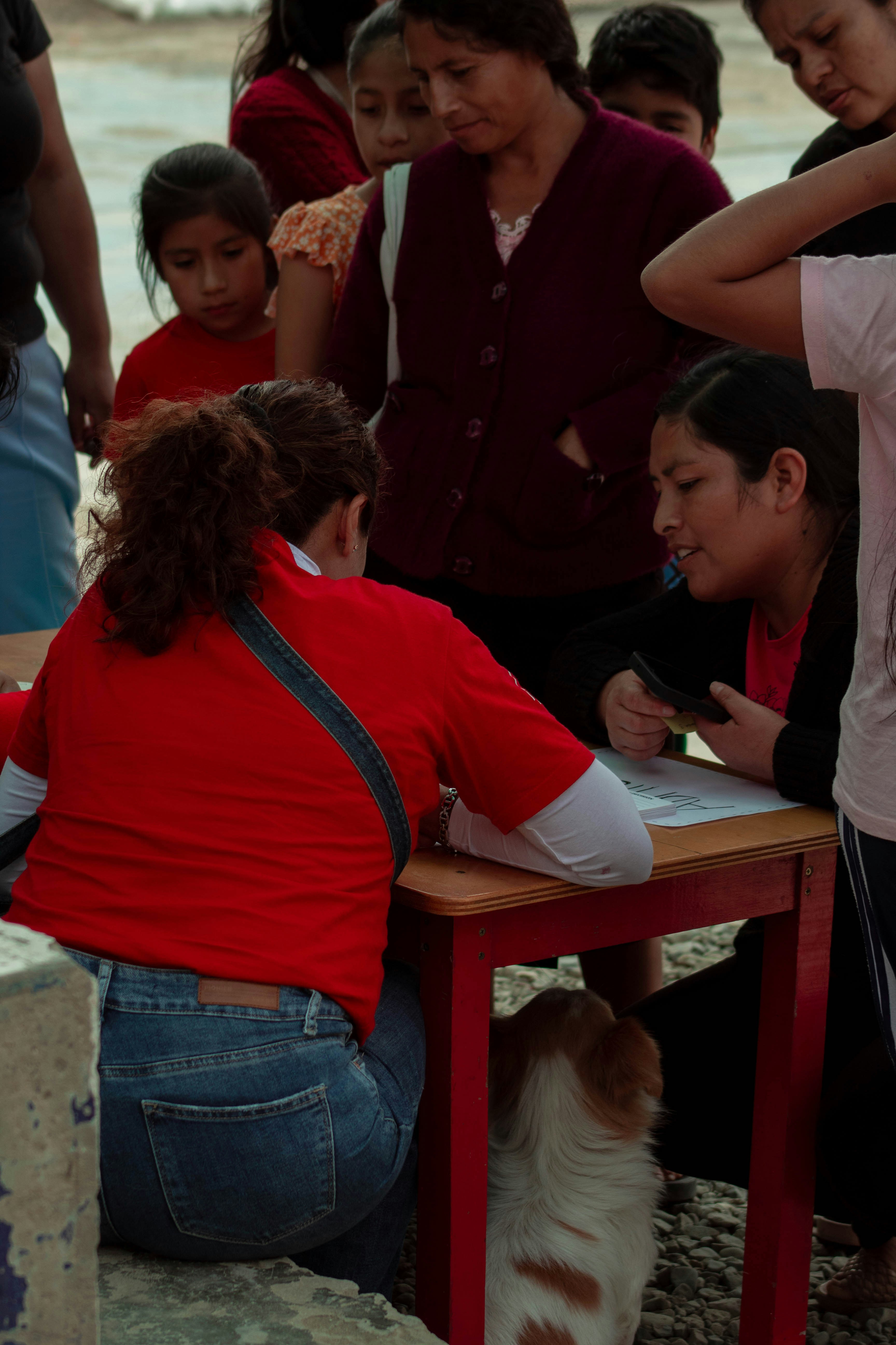 ¿Se puede acceder al servicio de evaluación de migración de base de datos desde cualquier lugar?