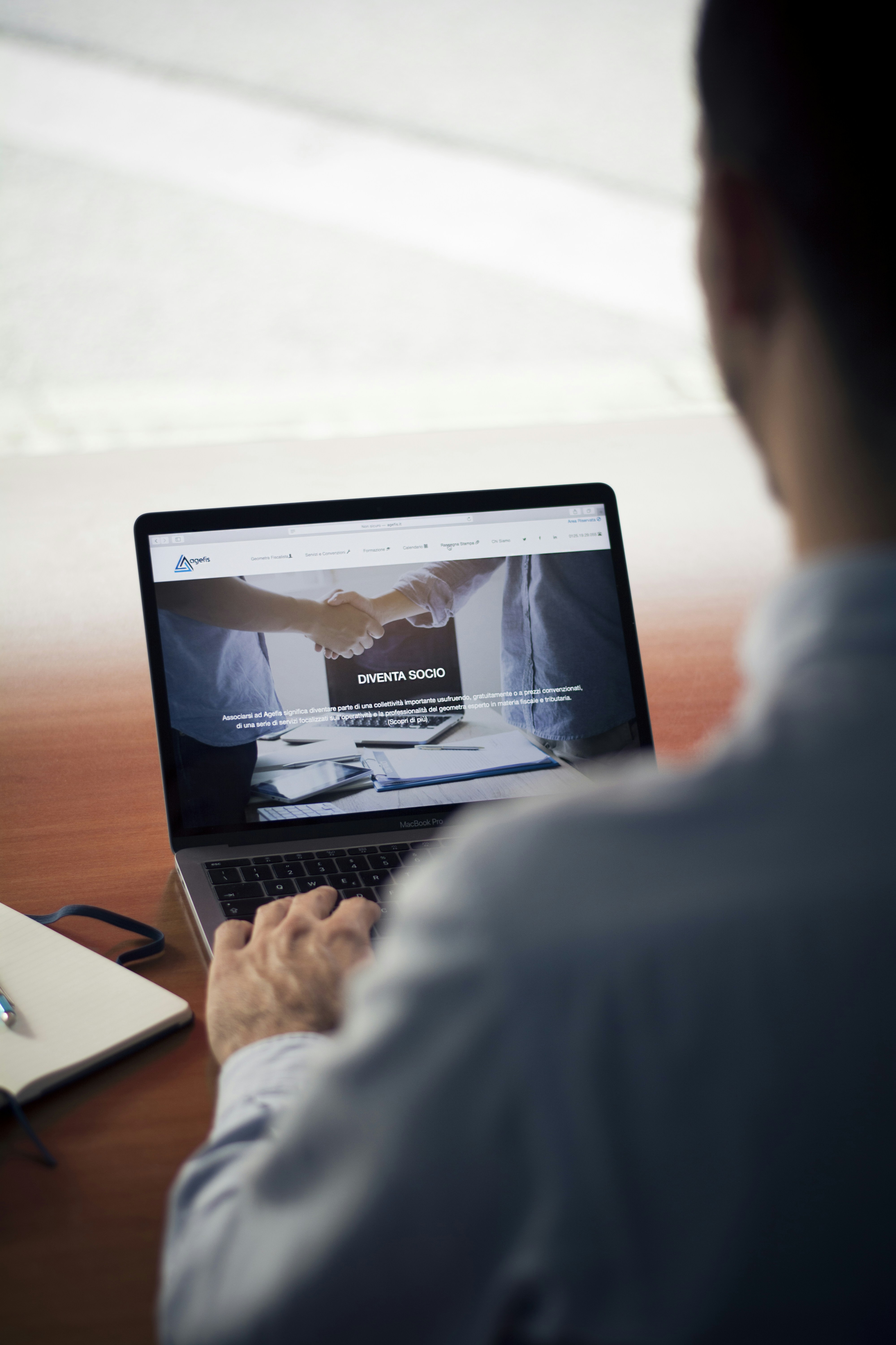 ¿Se puede acceder al portal empresarial a medida desde cualquier lugar?