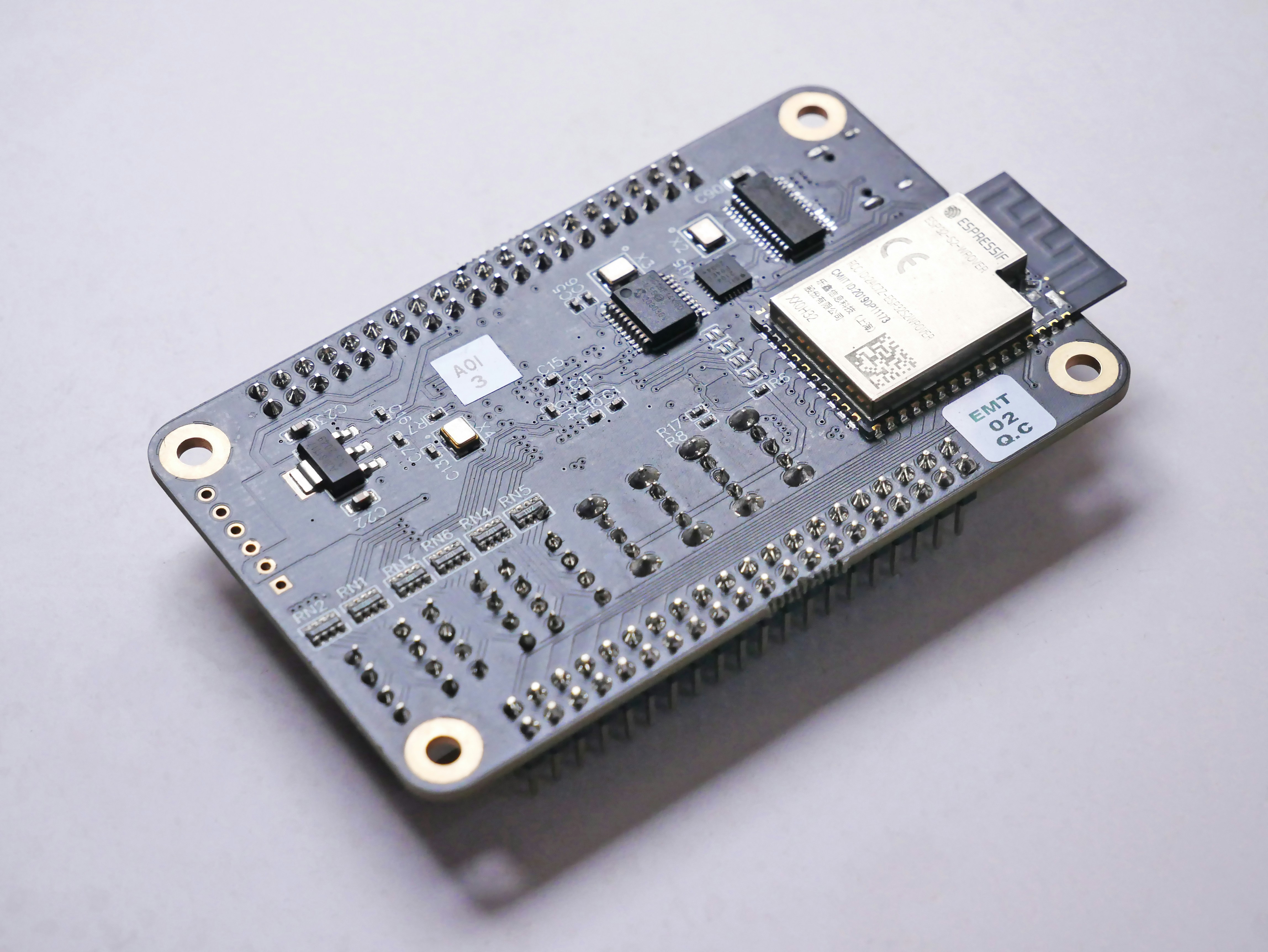 Aceleradores FPGA de redes neuronales para el espacio: revisión