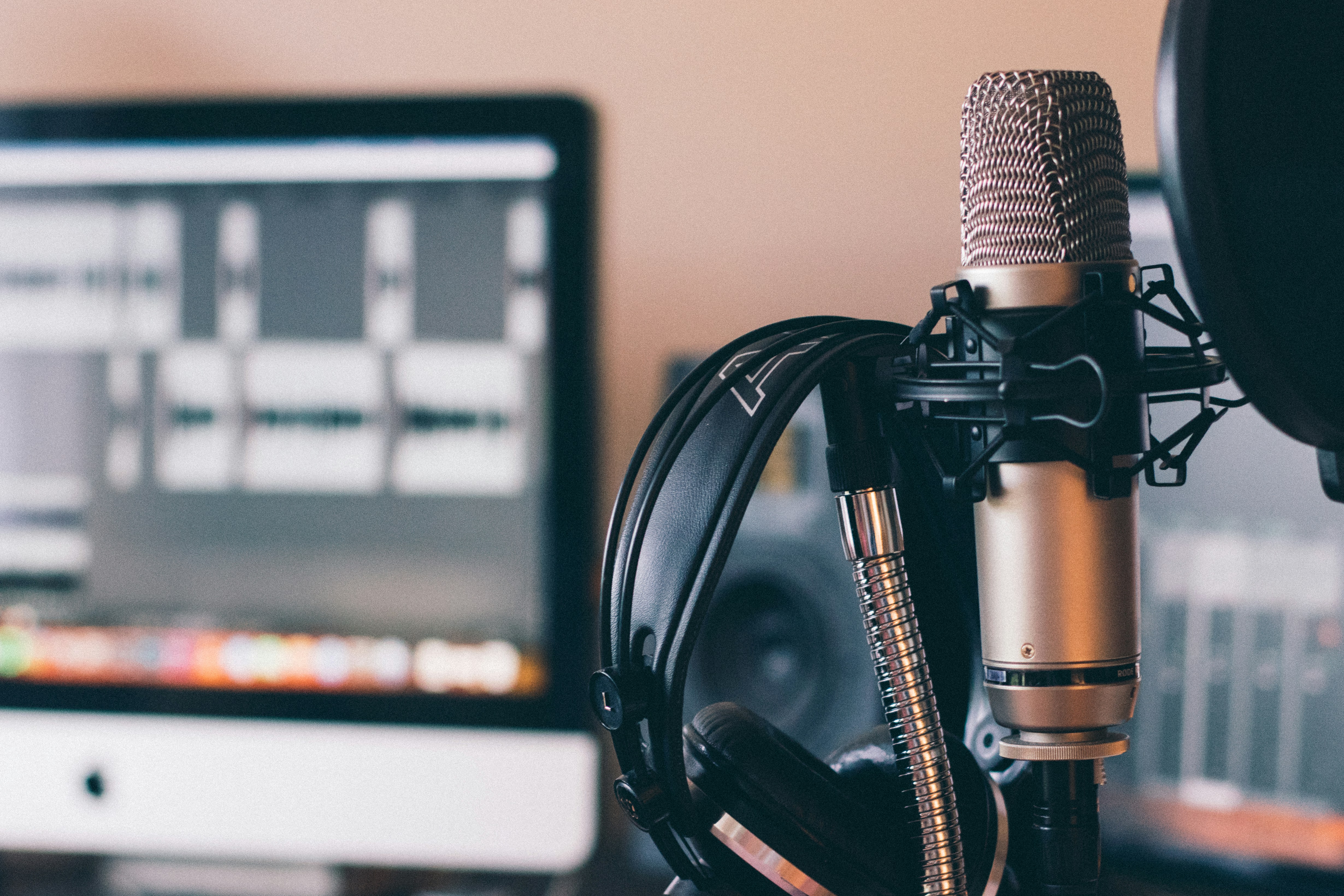 35 nuevos episodios de podcasts sobre IA y fintech (15/06/2026)