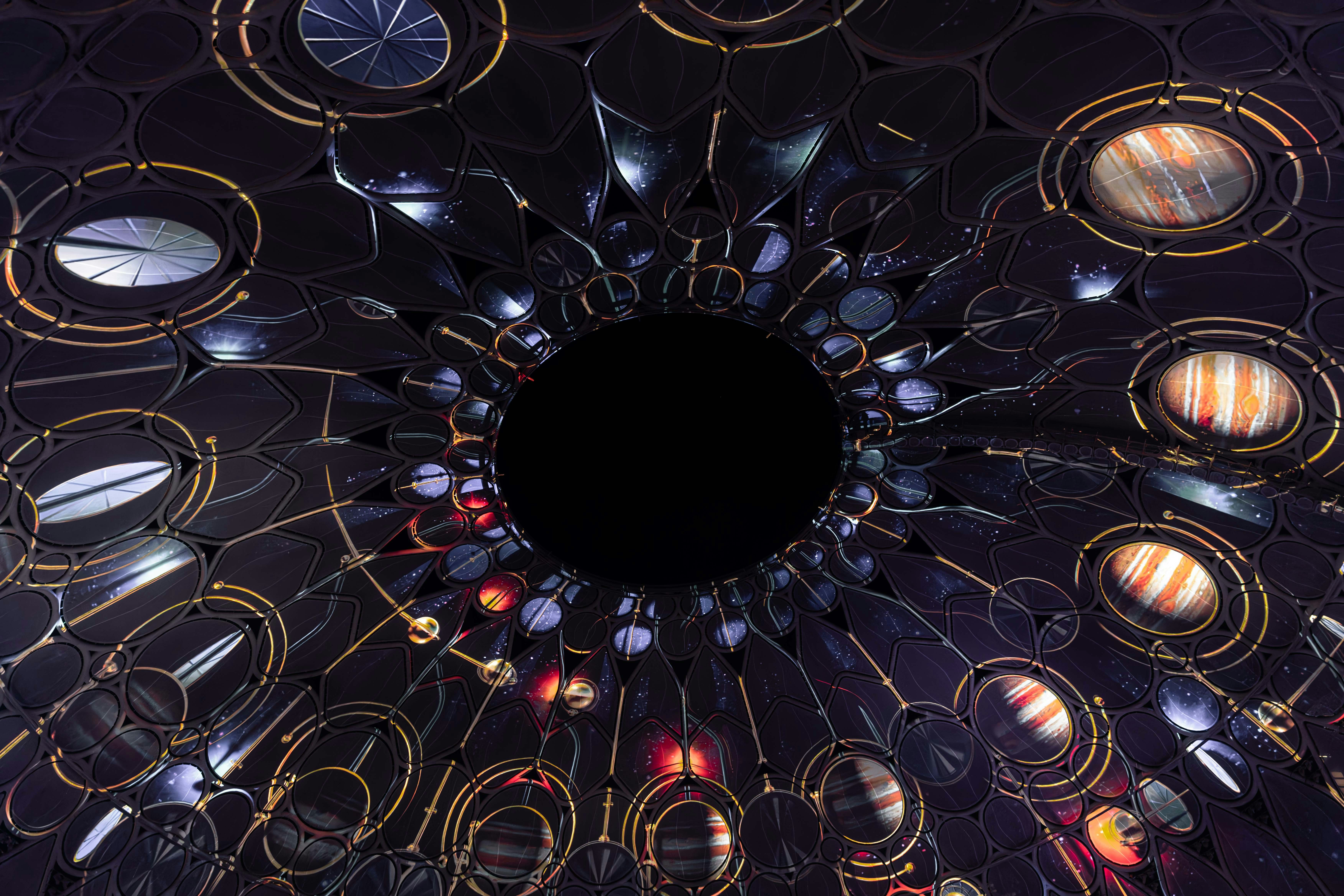 Adaptación de dominio y razonamiento: experimento con cosmología histórica