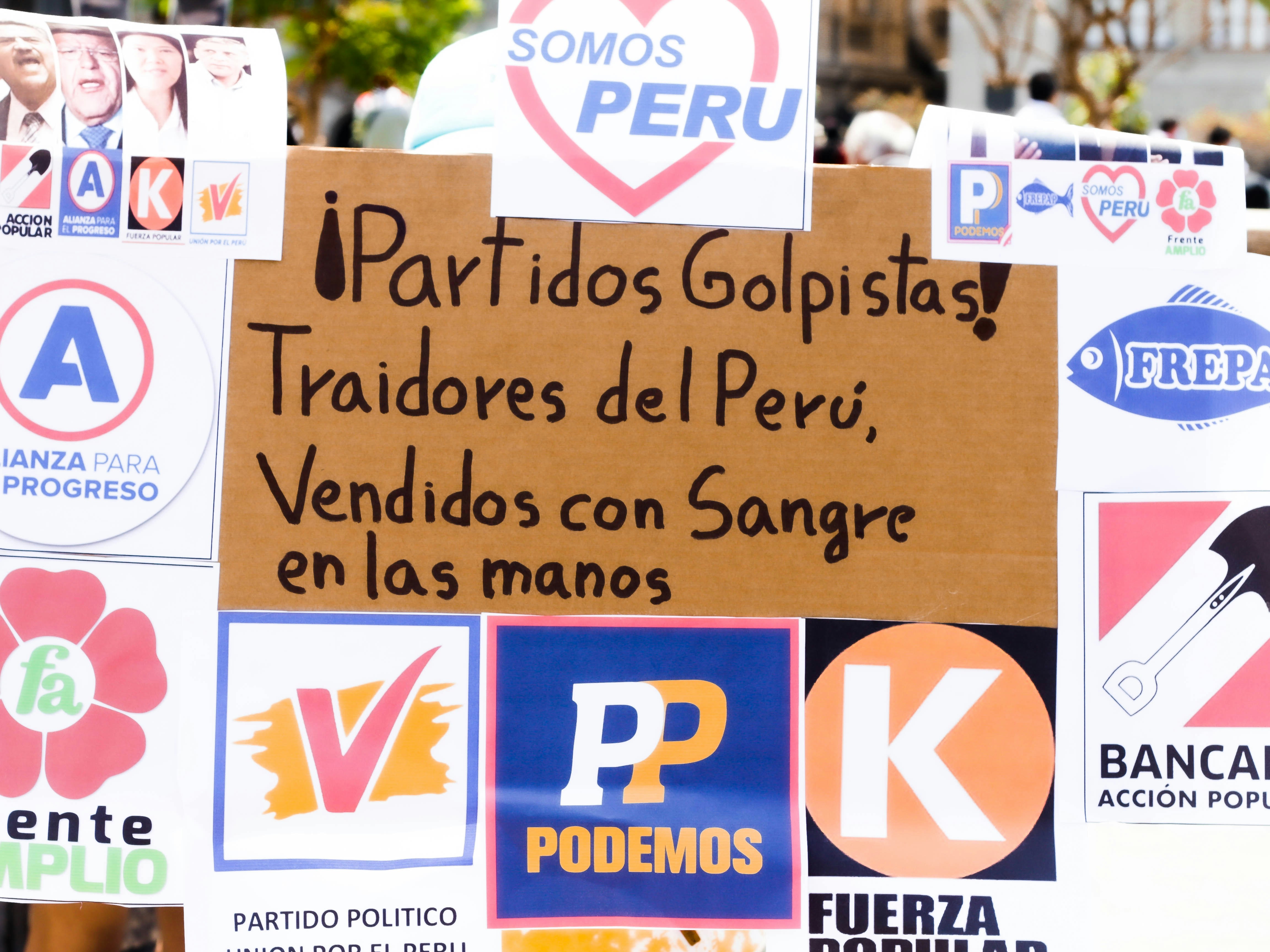 Adaptadores por pérdida para el conflicto de gradientes en Redes Neuronales Informadas por la Física