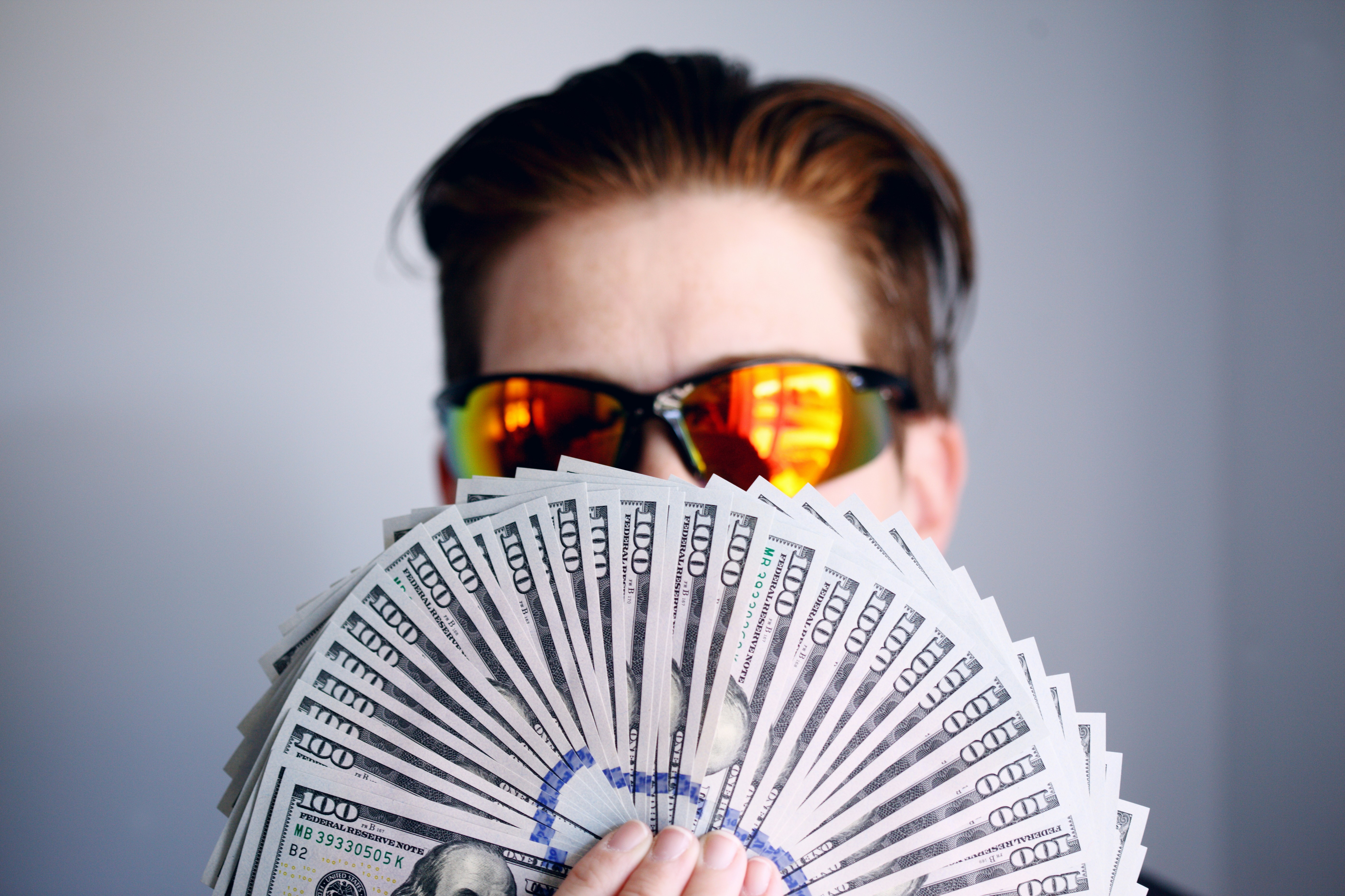 Afiliados vs Patrocinios vs Anuncios: ¿Qué genera más para creadores tech?