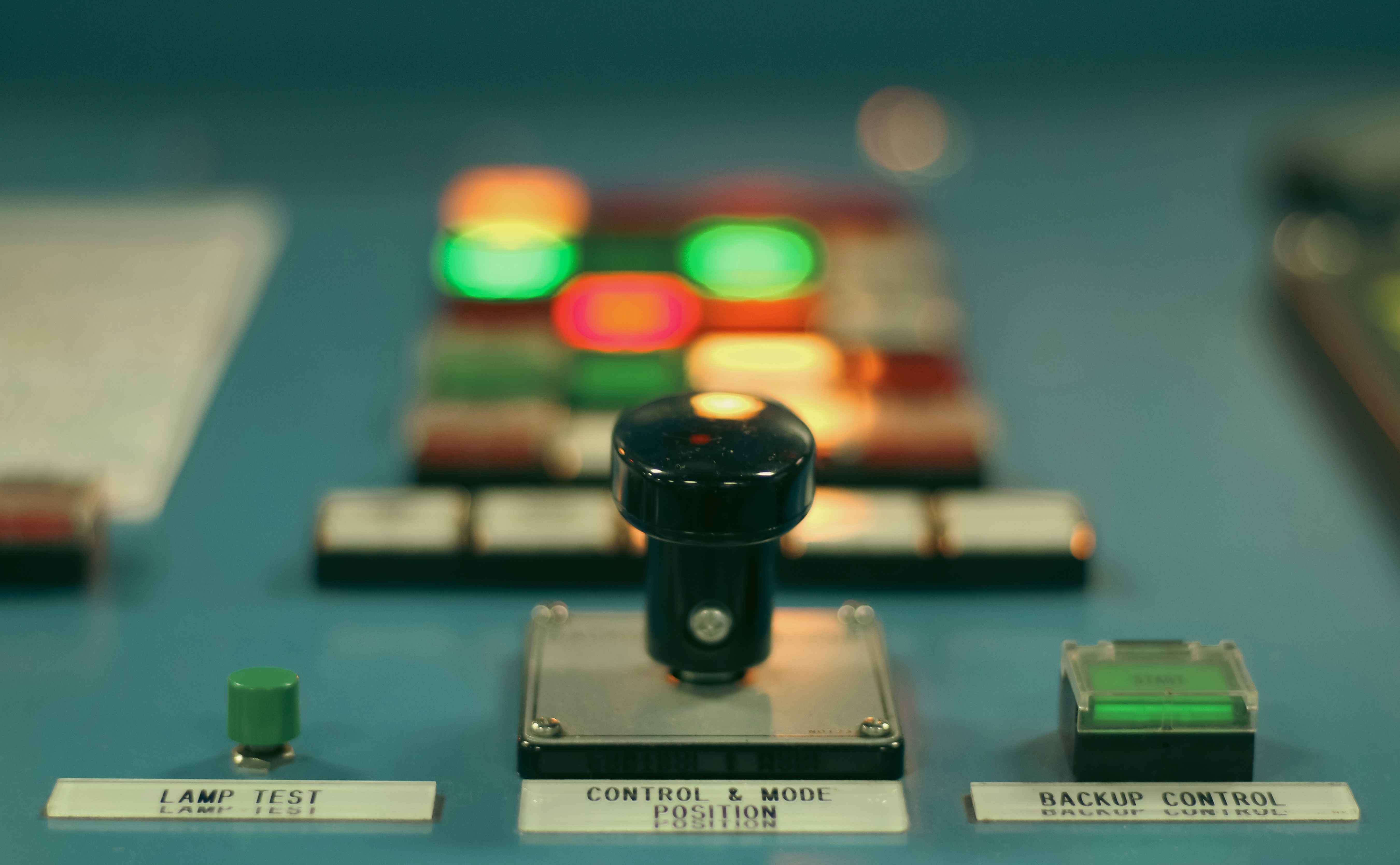 Agente científico autoevolutivo descubre control de fluidos