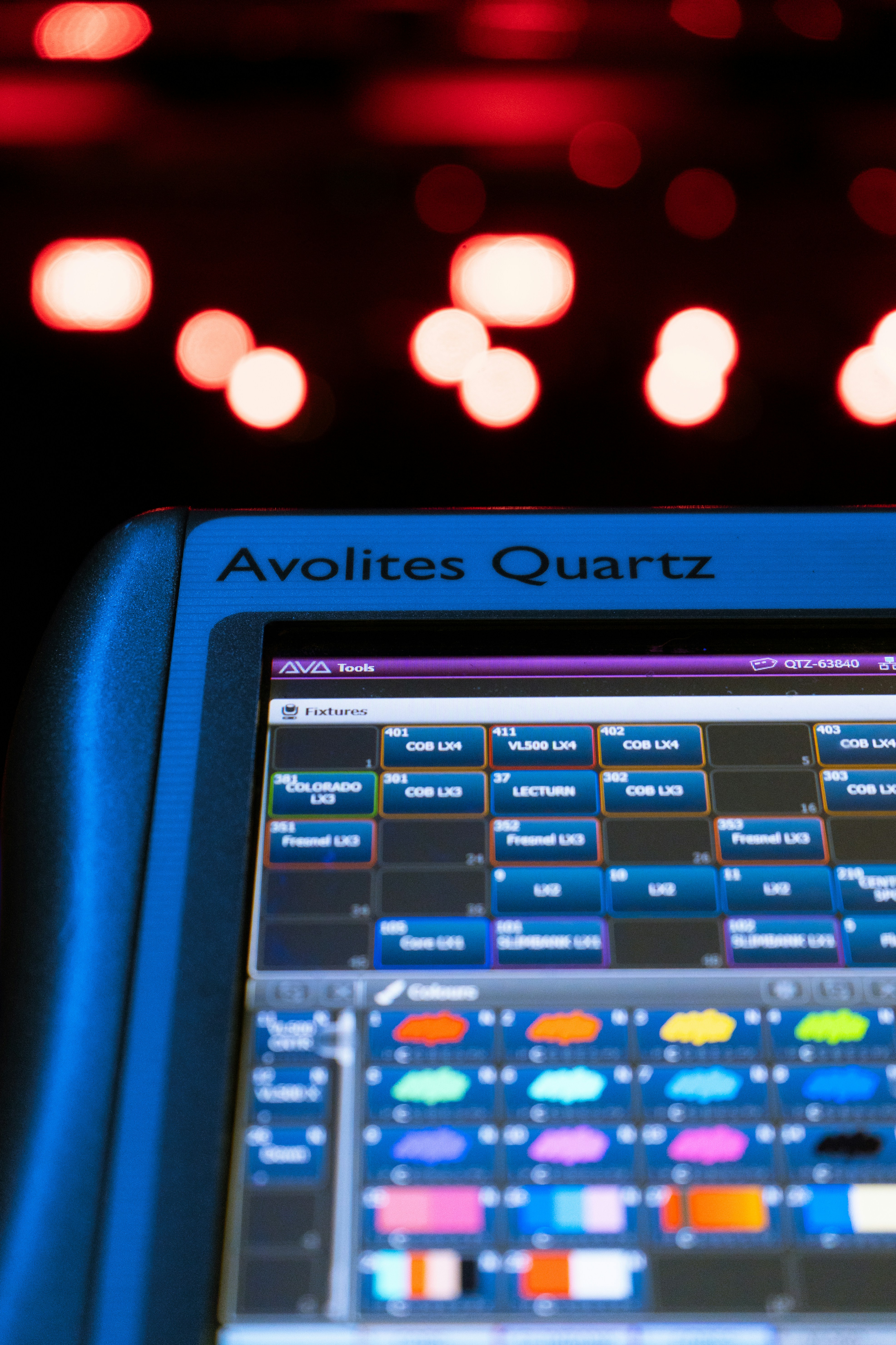 Agente cuántico ligero para sistemas de borde: Asignación conjunta de recursos de PQC y NOMA