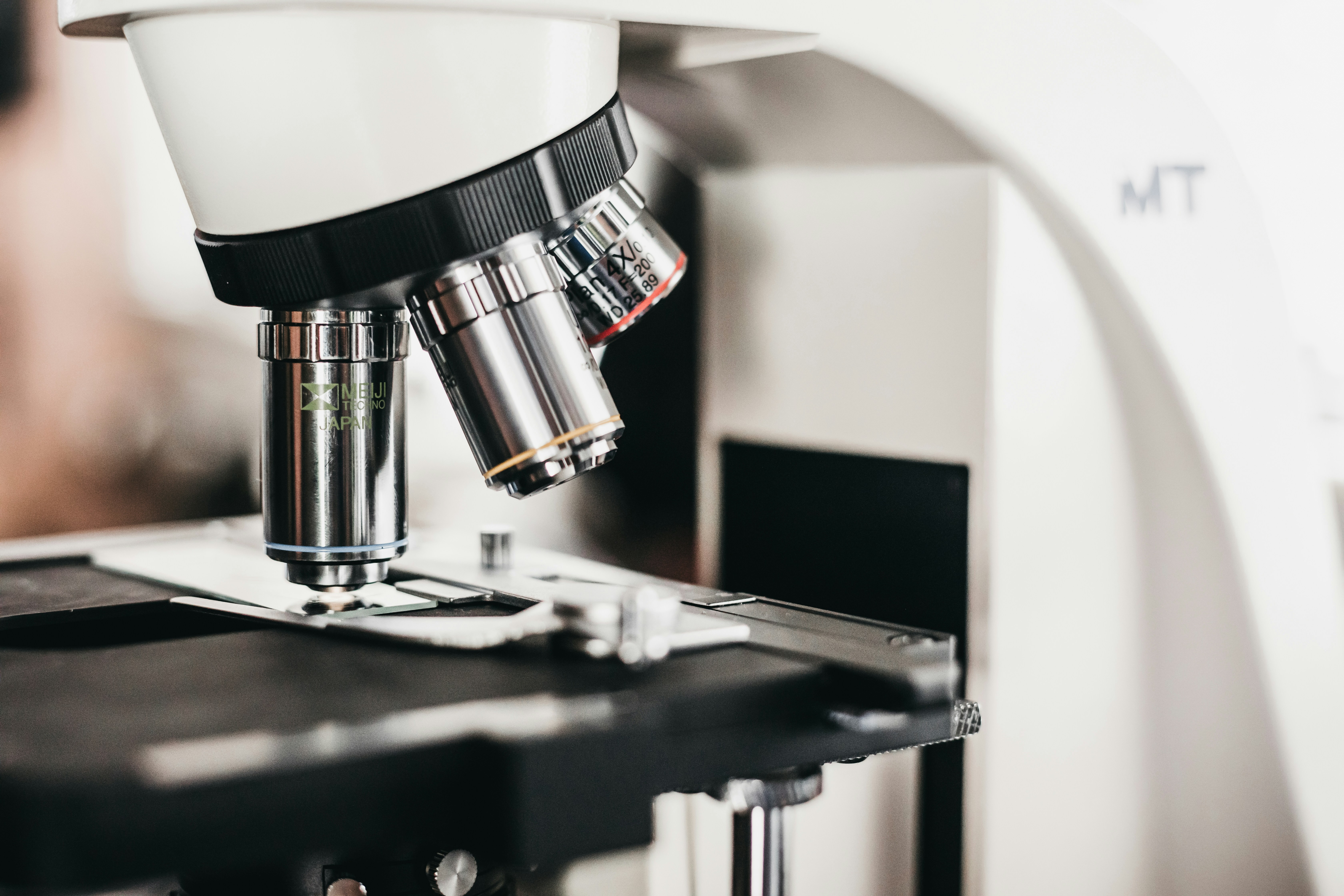 Agentic-J: Agente IA para Análisis de Microscopía Biológica