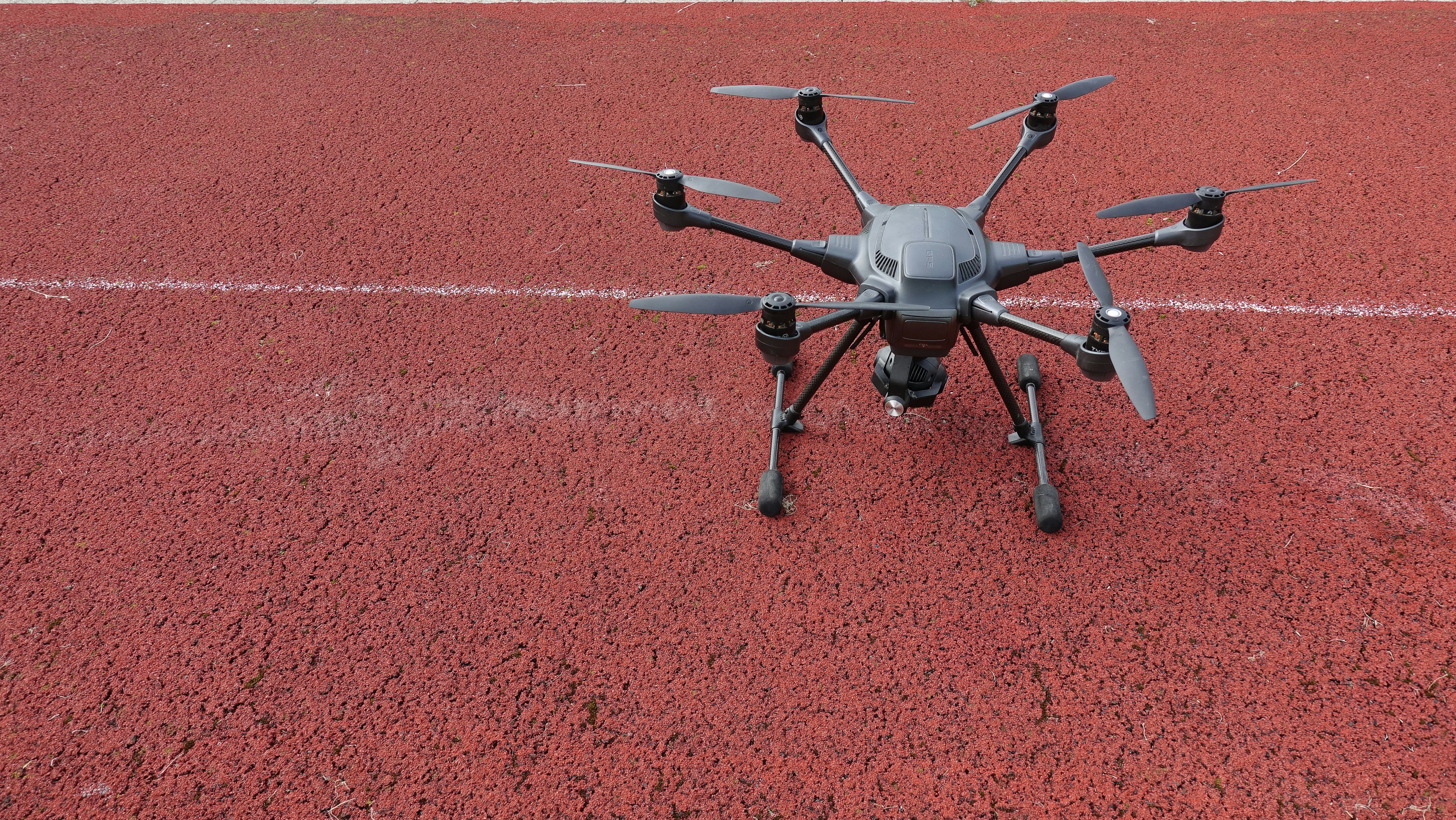 Ajuste dinámico de entropía en control de drones con RL