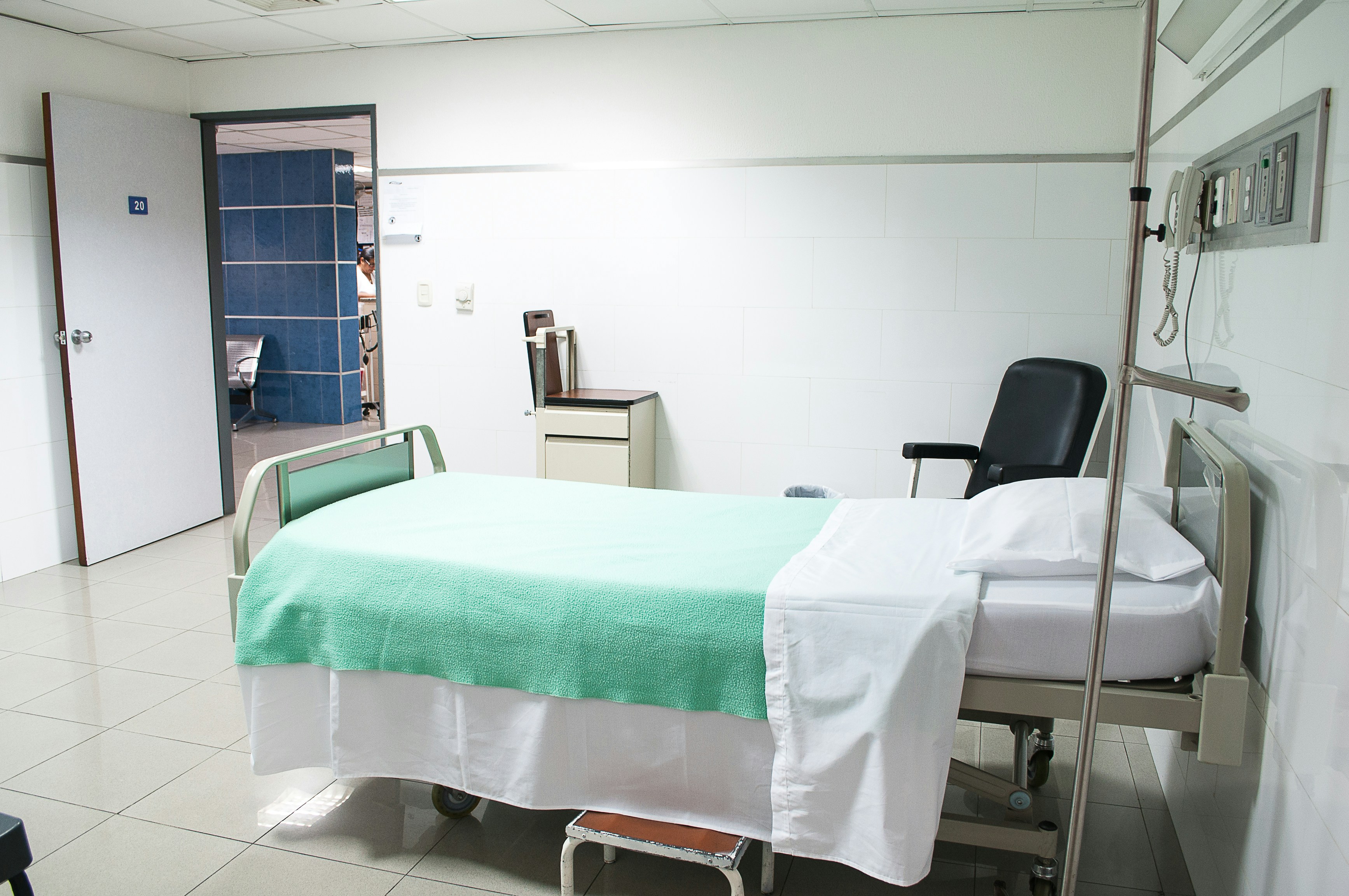 CSMCIR: Alineamiento Simétrico Mejorado con CoT con Banco de Memoria para la Recuperación de Imágenes Compuestas