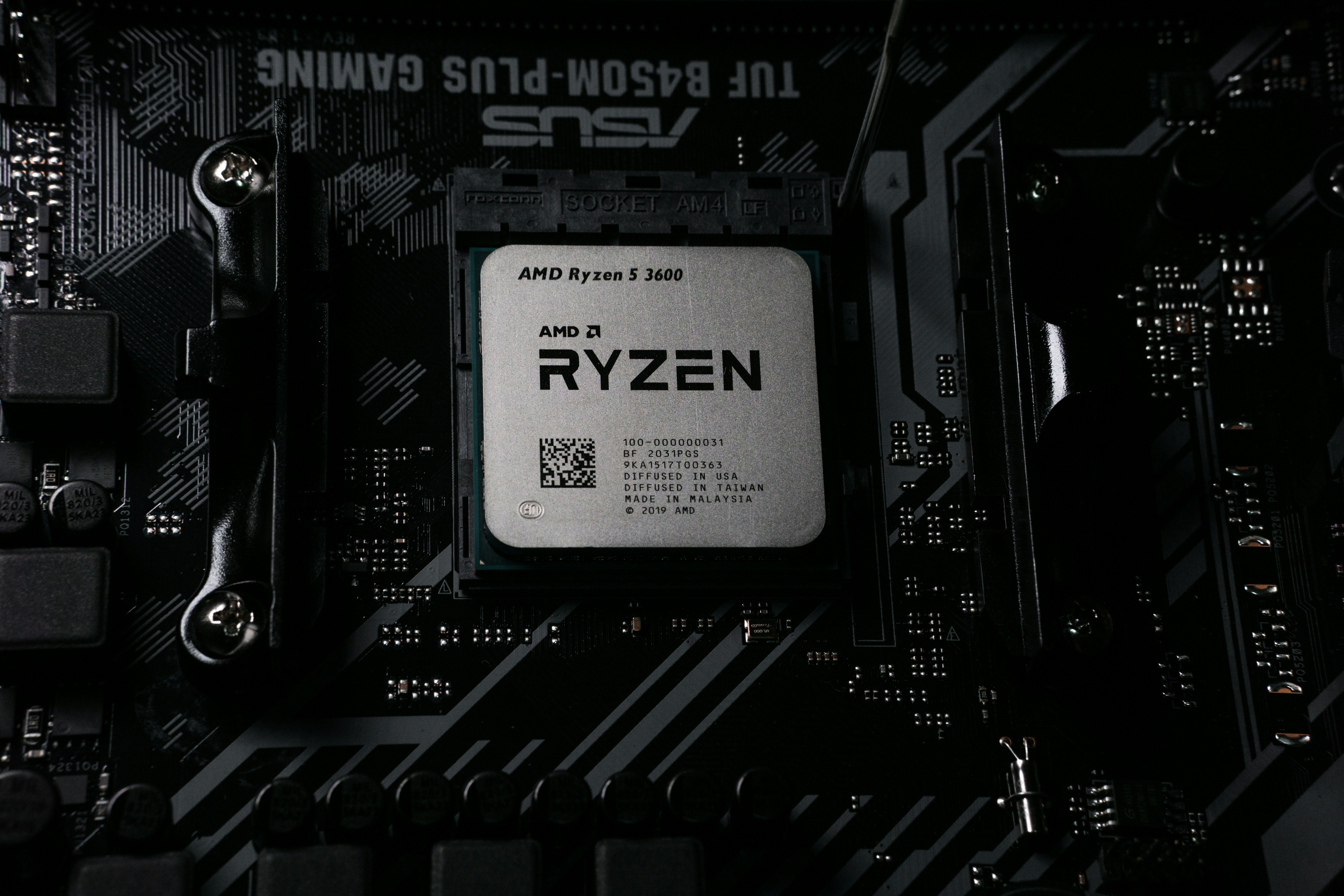Usuarios denuncian que AMD eliminó el cifrado de memoria en CPUs Ryzen