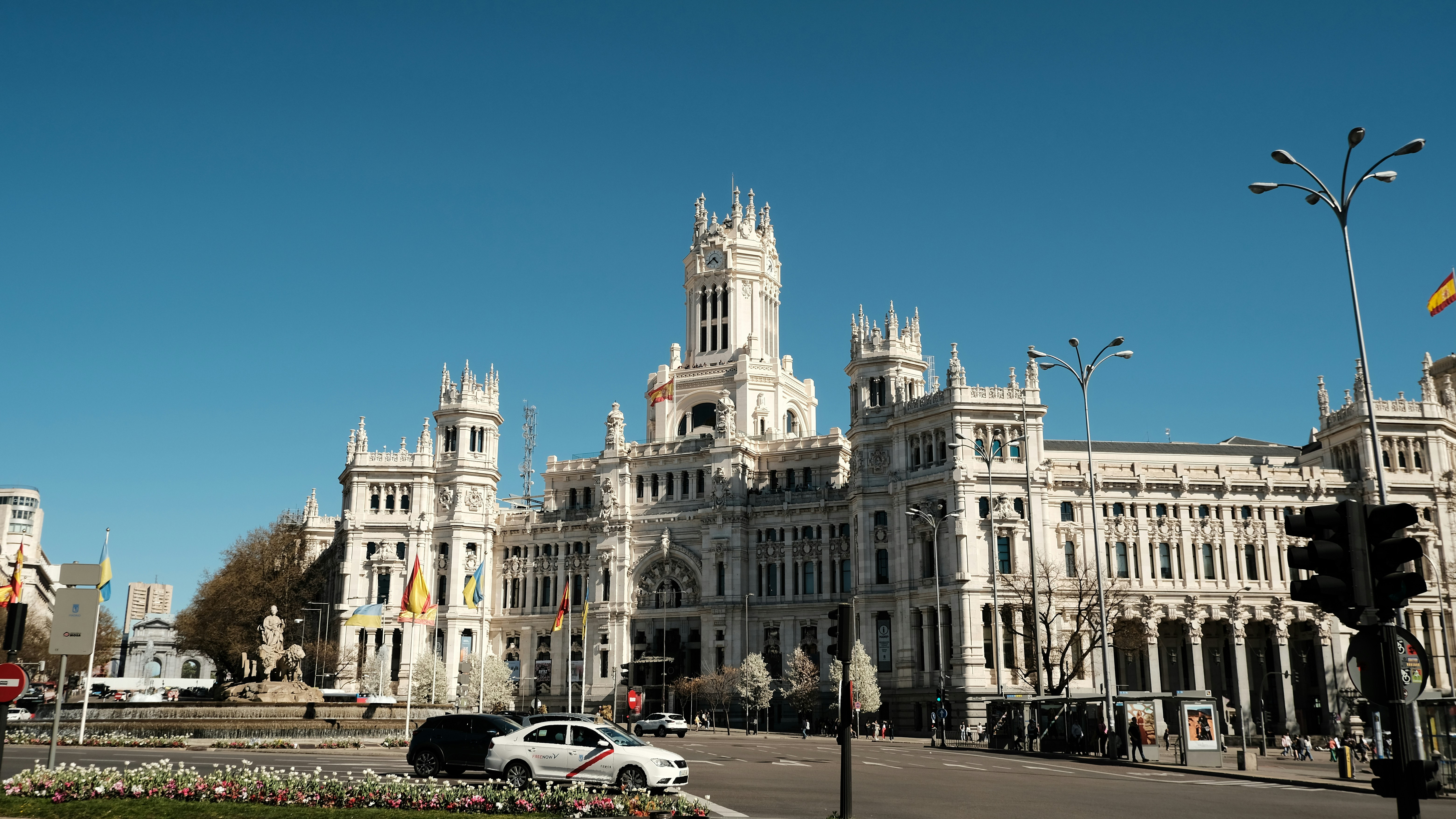 Comparando el desarrollo de servicios de gestión personalizada en Madrid