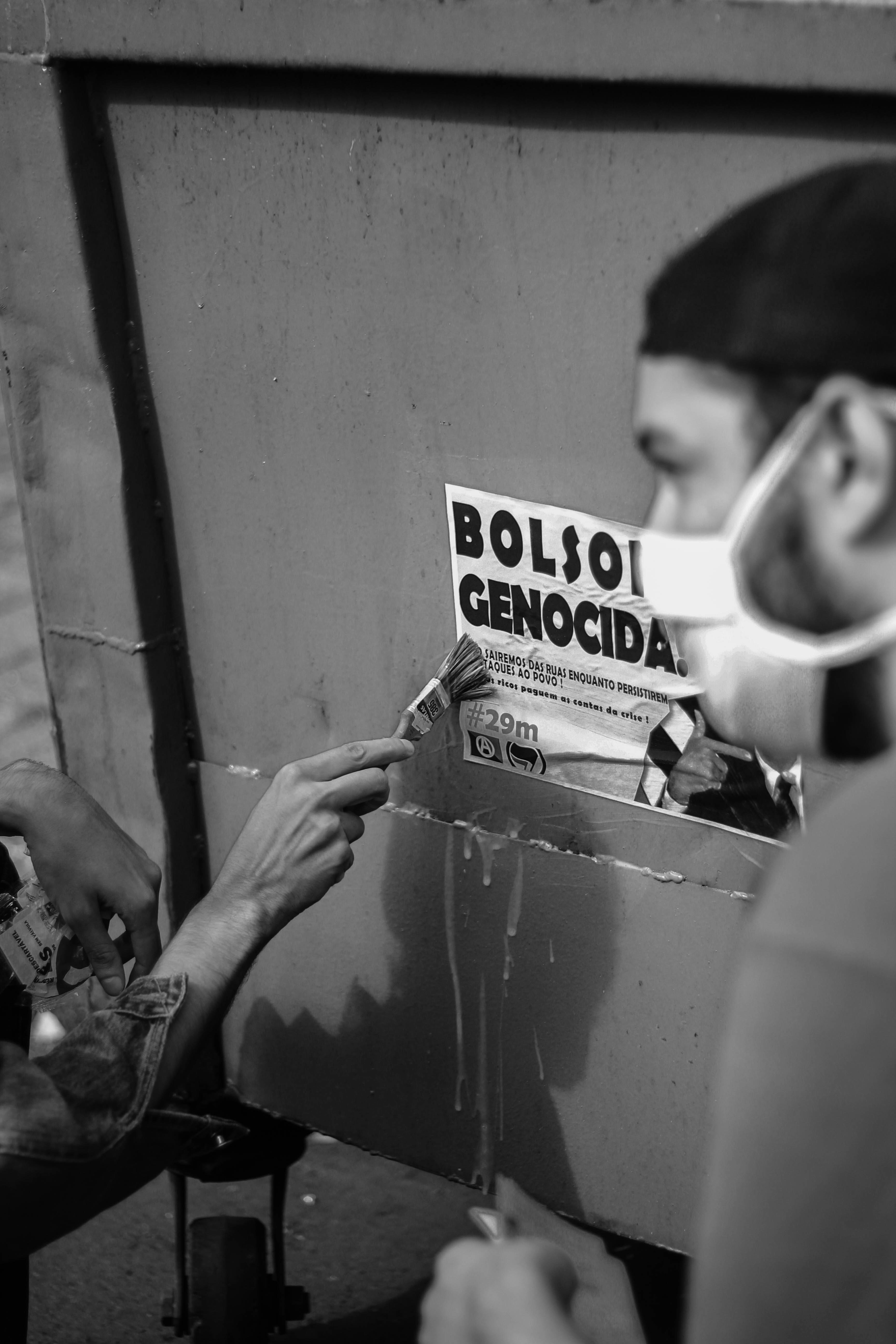 Sentidos bien cerrados: Una brecha entre representación y acción en LLMs omnimodales