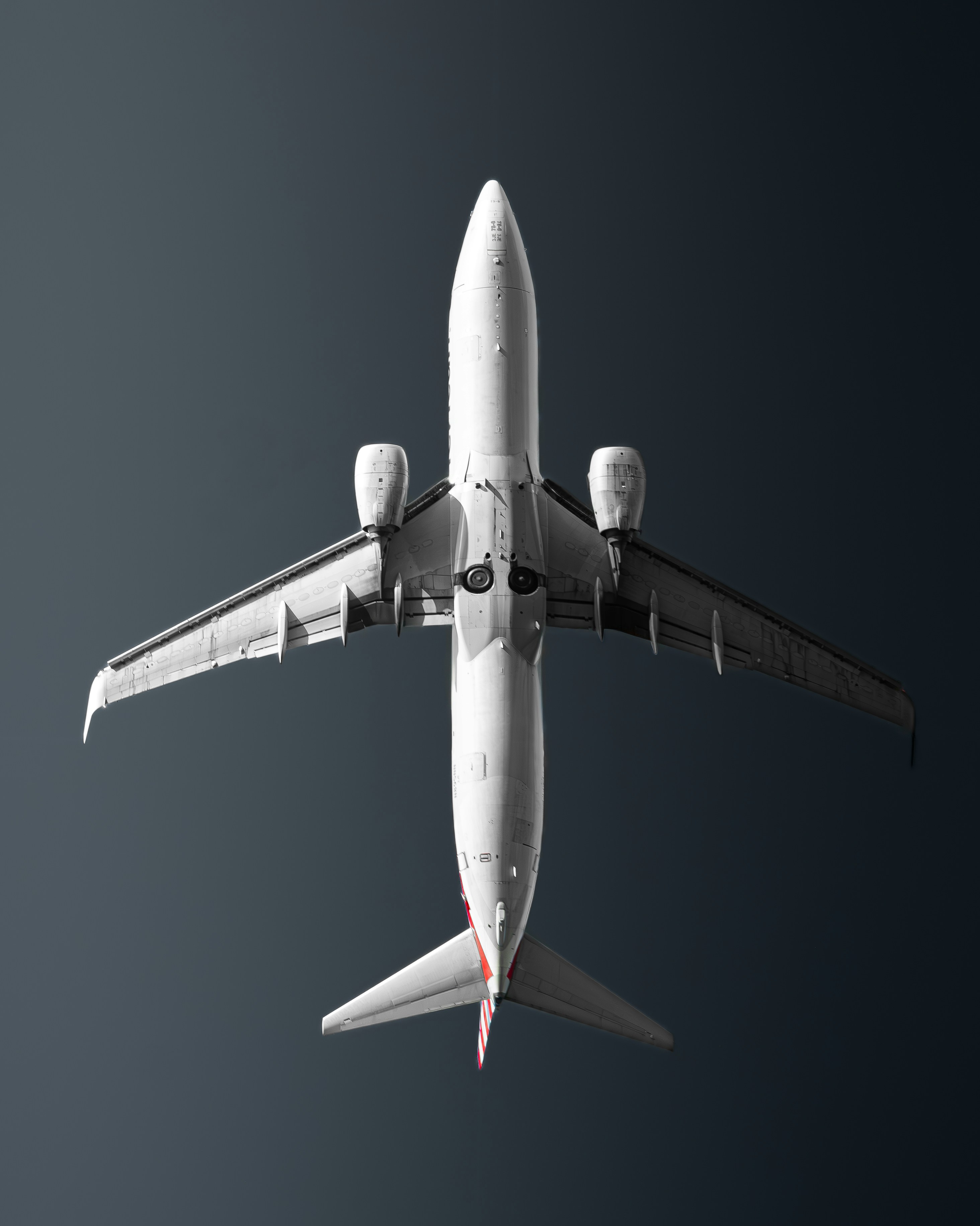 Analizando representaciones visuales de aeronaves con autoencoders dispersos