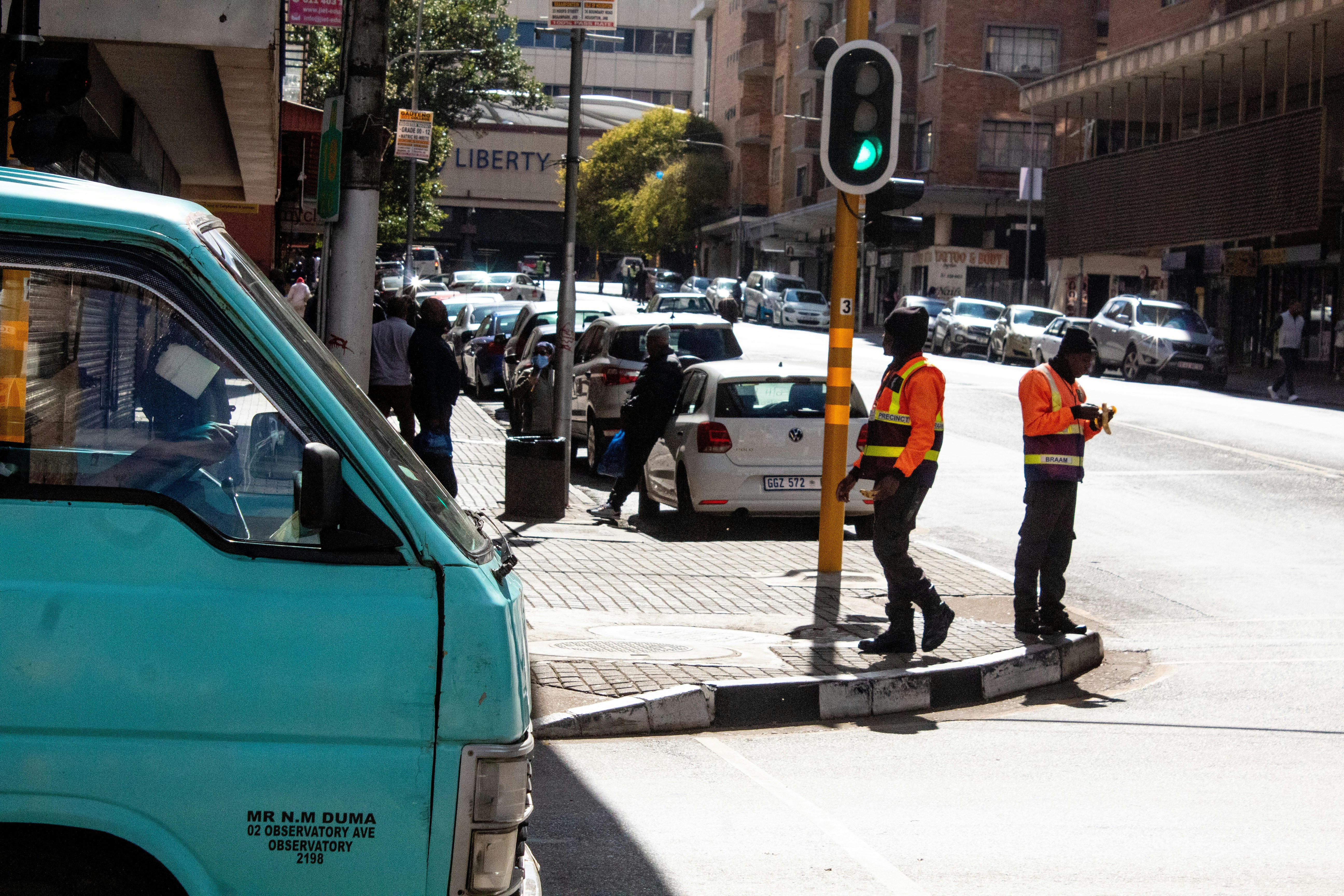 Llamar a la policía: Aplicación de reglas comerciales en agentes de IA