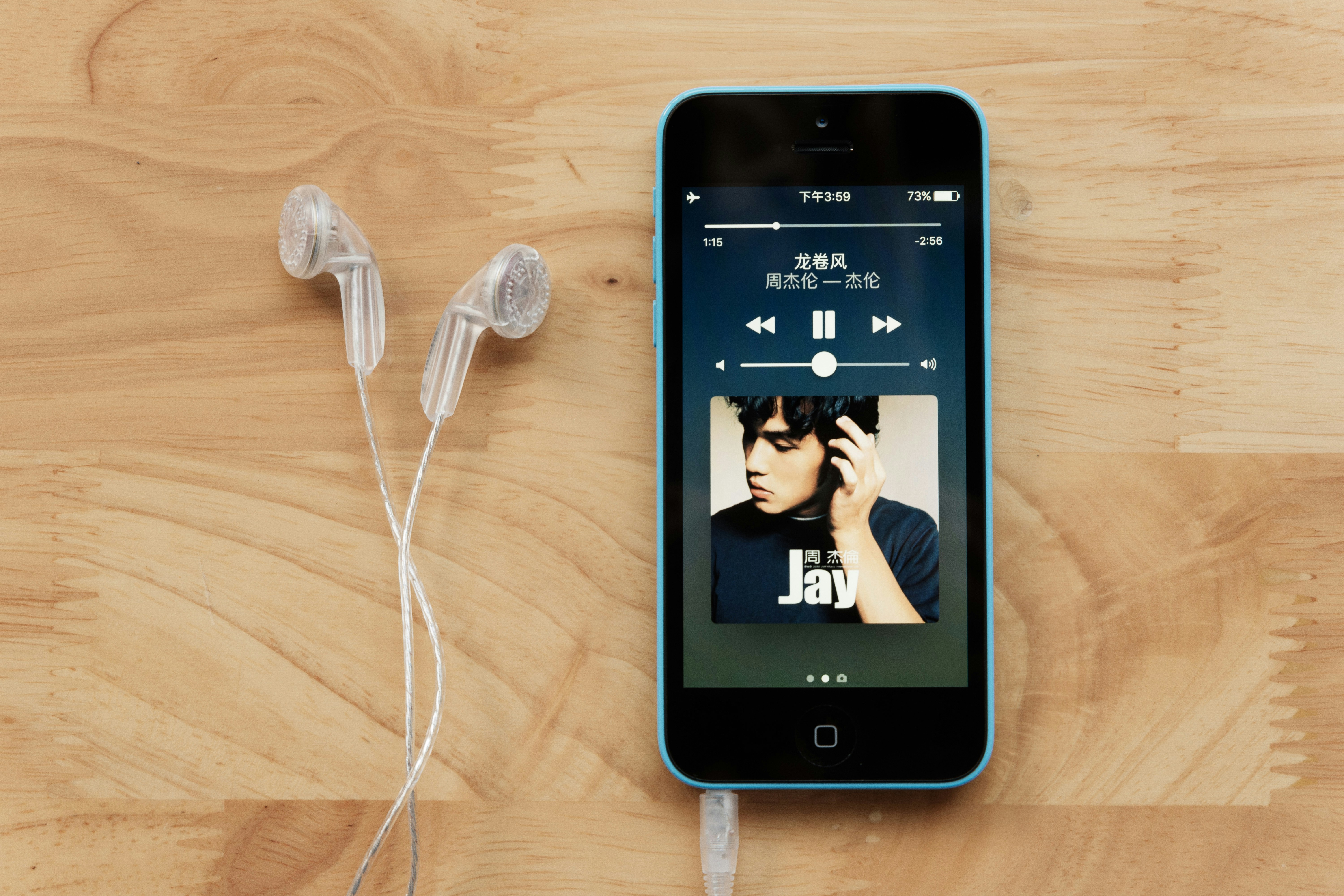 Apple Music ahora puede identificar contenido de IA, pero solo si los distribuidores eligen etiquetarlo