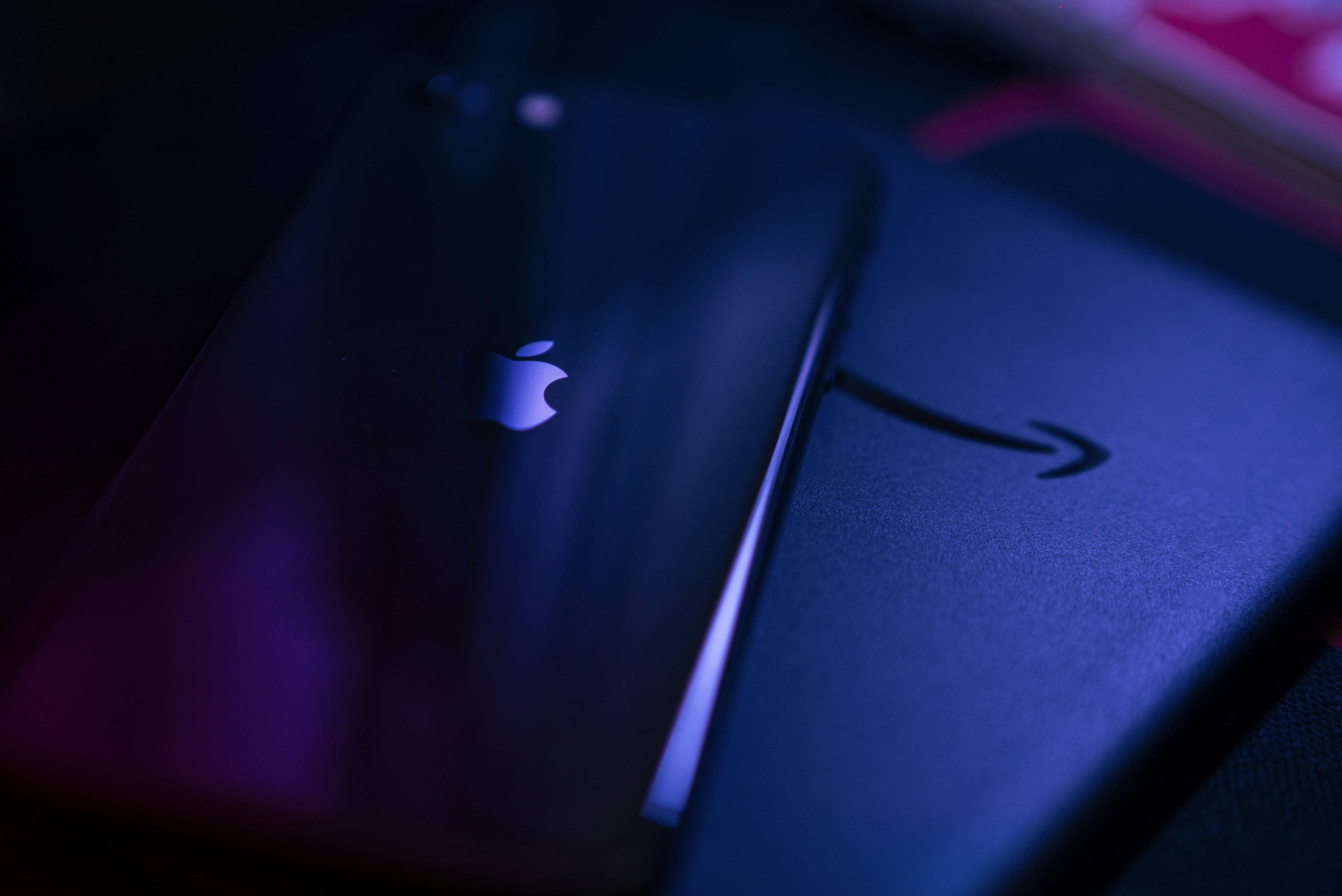 Apple, Amazon se unen para promover una reducción en la presentación de informes de emisiones de gases de efecto invernadero