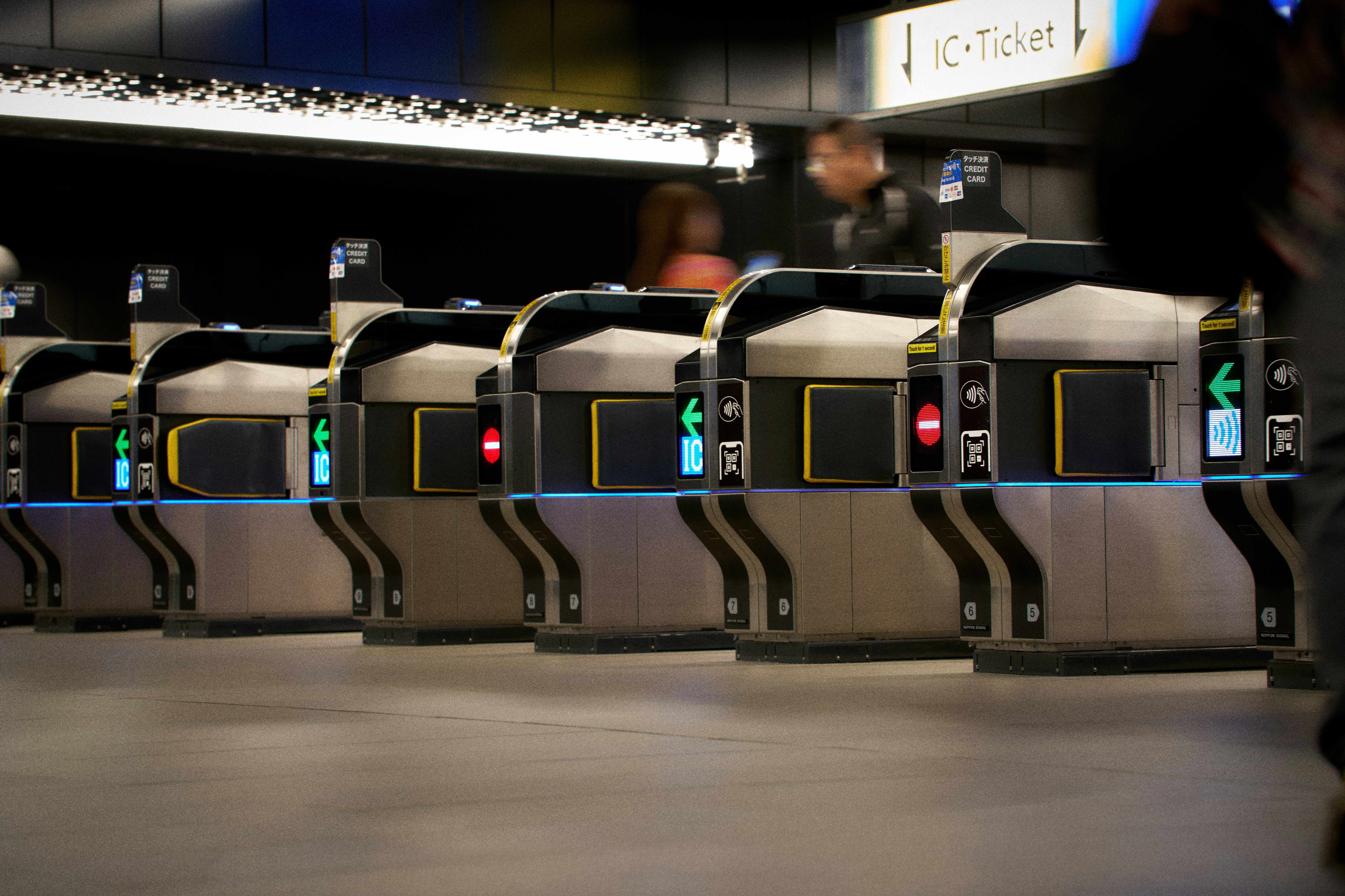 ¿Cómo puede la gerencia asegurar la adopción de IA para la gestión de tickets?