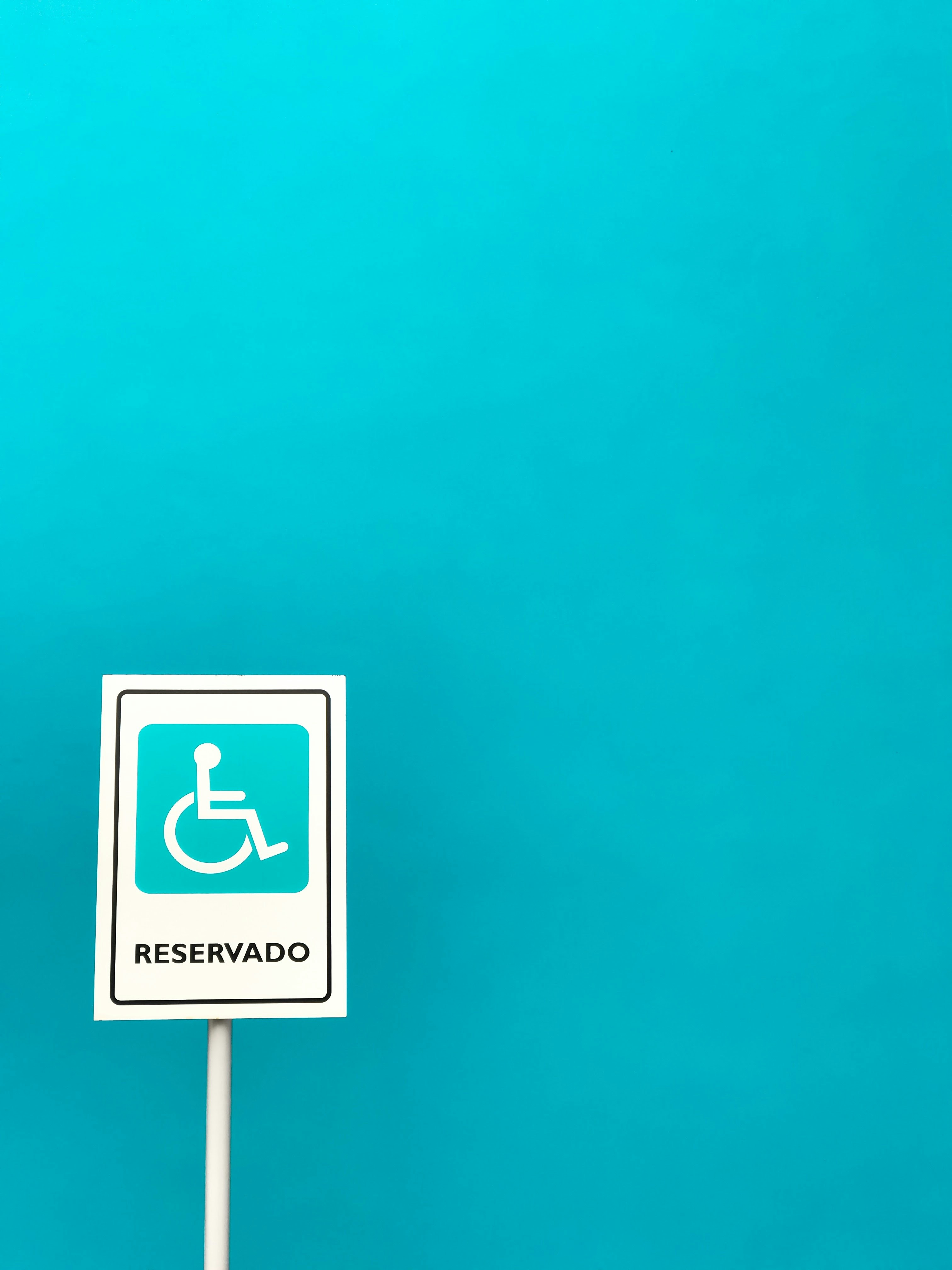 Cap-and-Trade de IA: Incentivos de eficiencia para la accesibilidad y la sostenibilidad