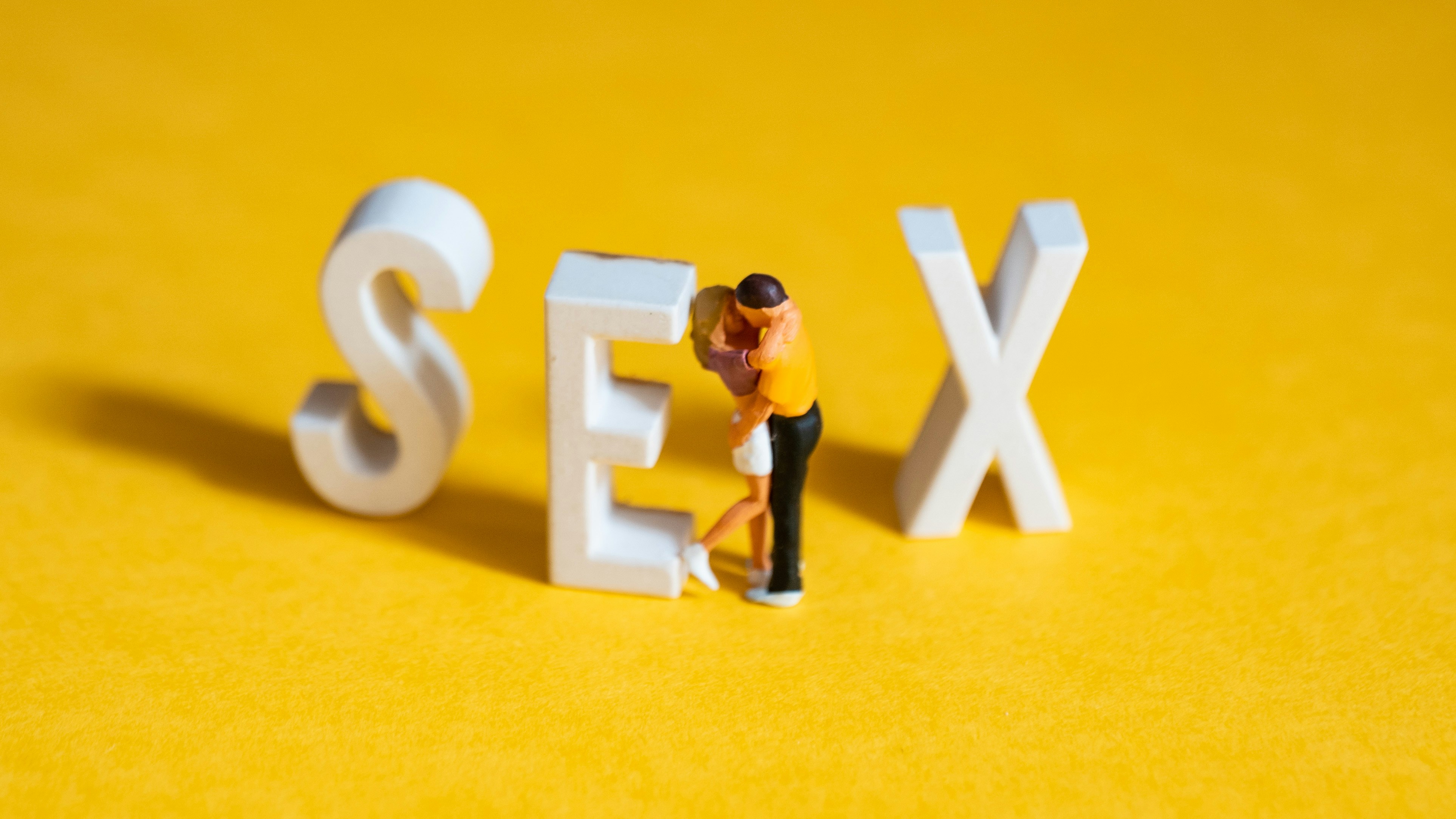 Lenguaje inventado por la inteligencia artificial, y se agregó el sexo a un contexto de oficina aburrido