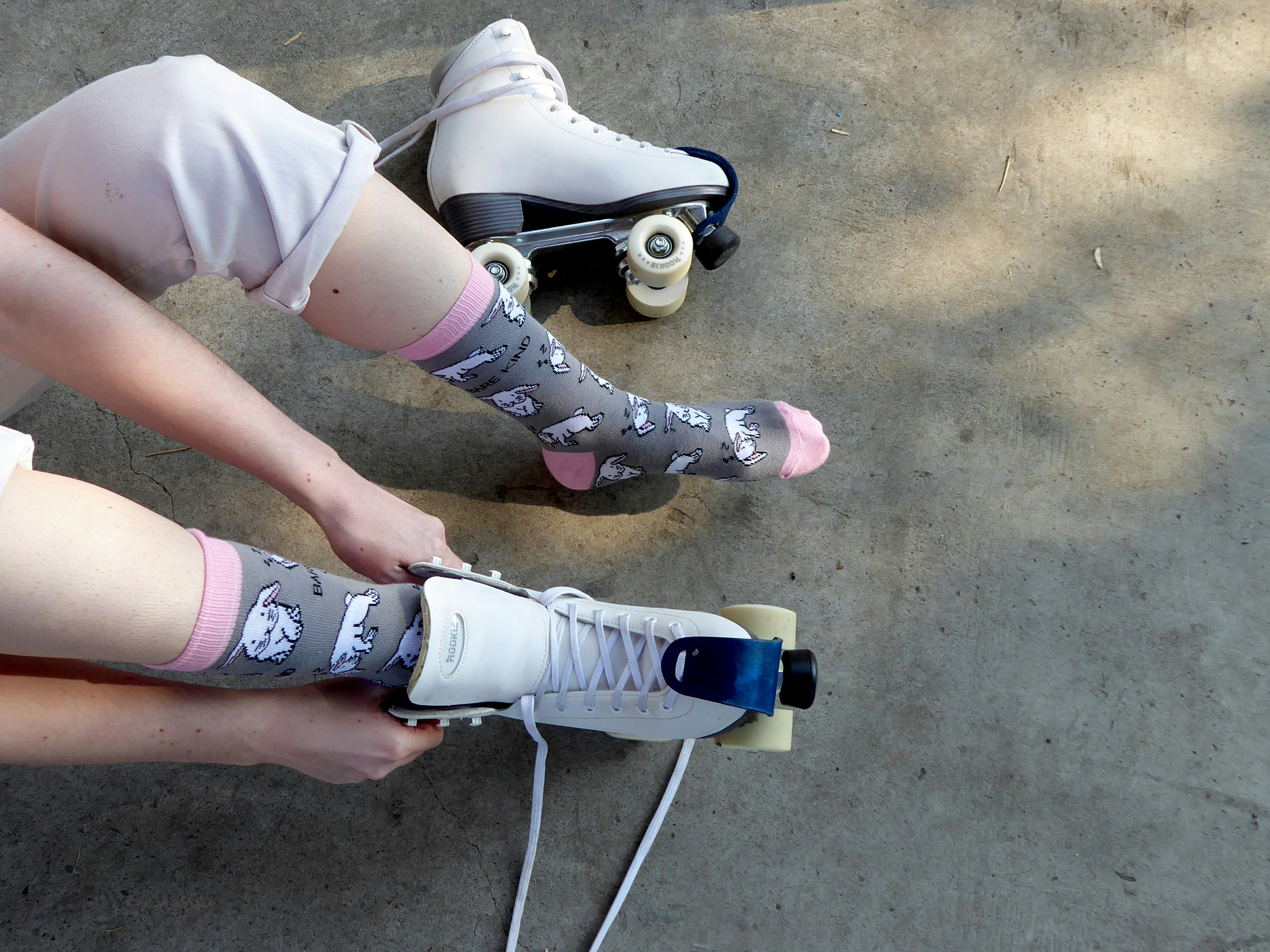 Aprendizaje de la política de control de exoesqueleto de cadera a través de la simulación neuromusculoesquelética predictiva