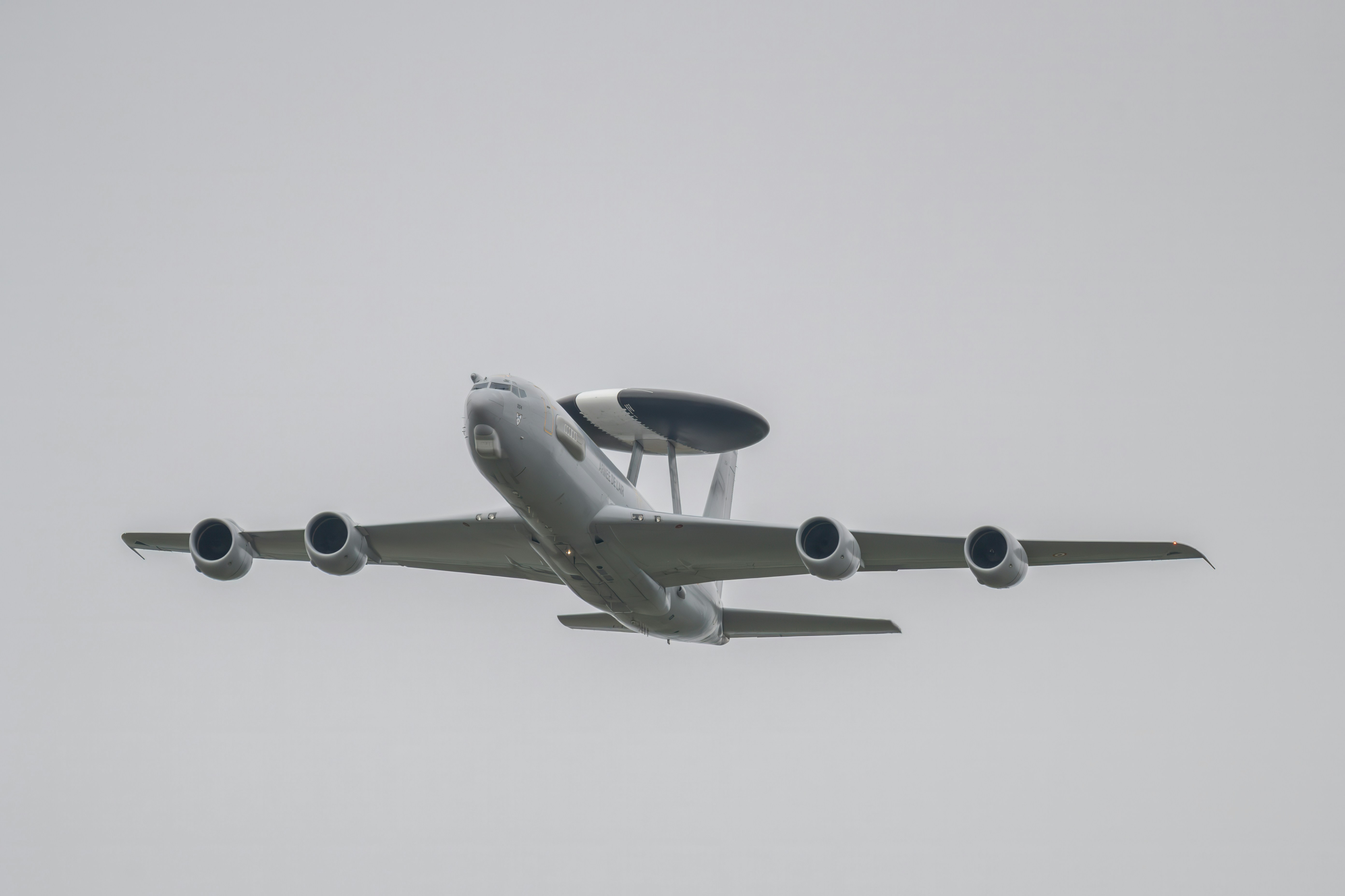 A 748M-Parámetro Modelo de Lenguaje de Habla en Dispositivo con Clonado de Voz Instantáneo abierto por Neuphonic: NeuTTS Air