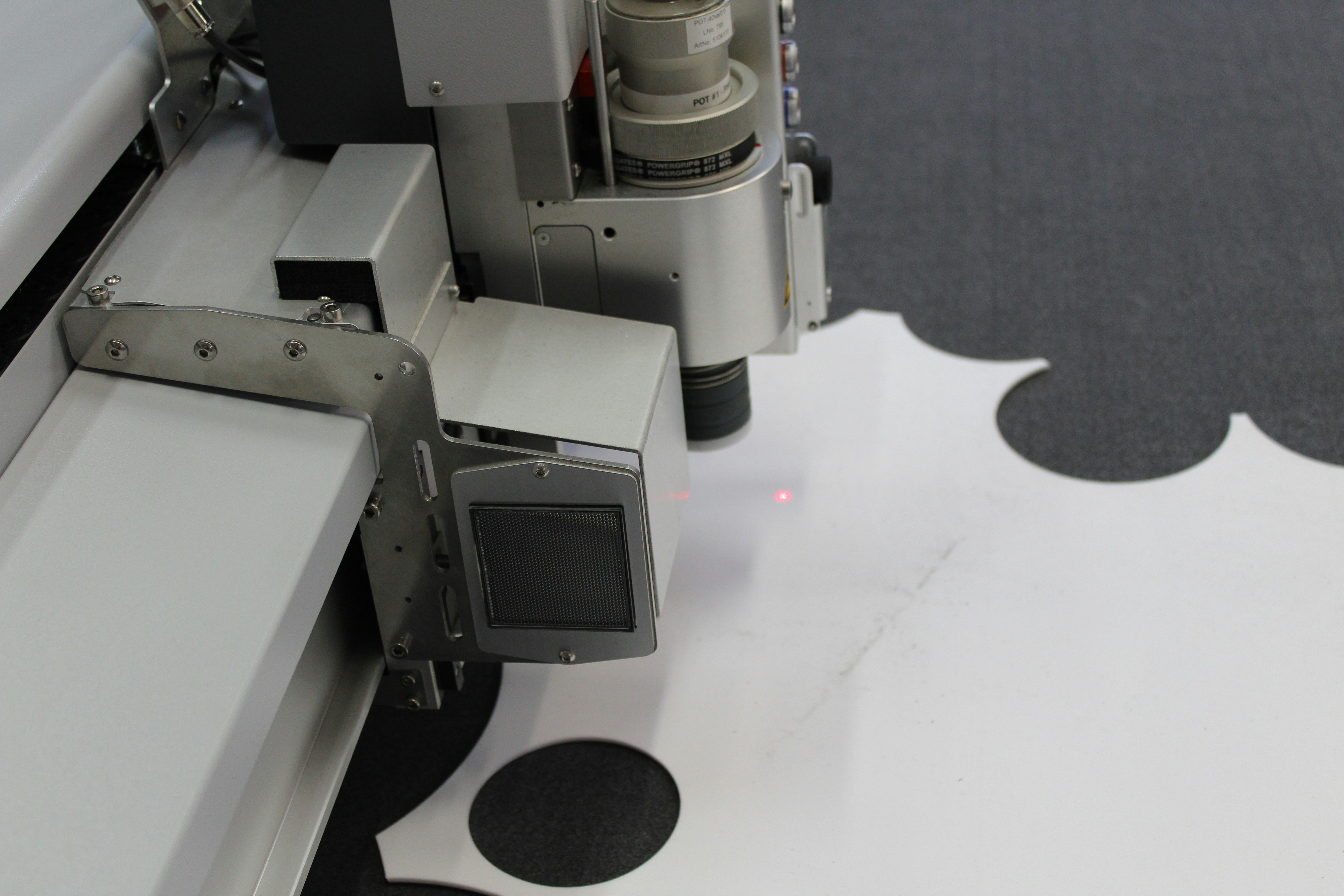 Óptima depósito de películas finas mediante aprendizaje adaptativo Q para evaporación a baja energía