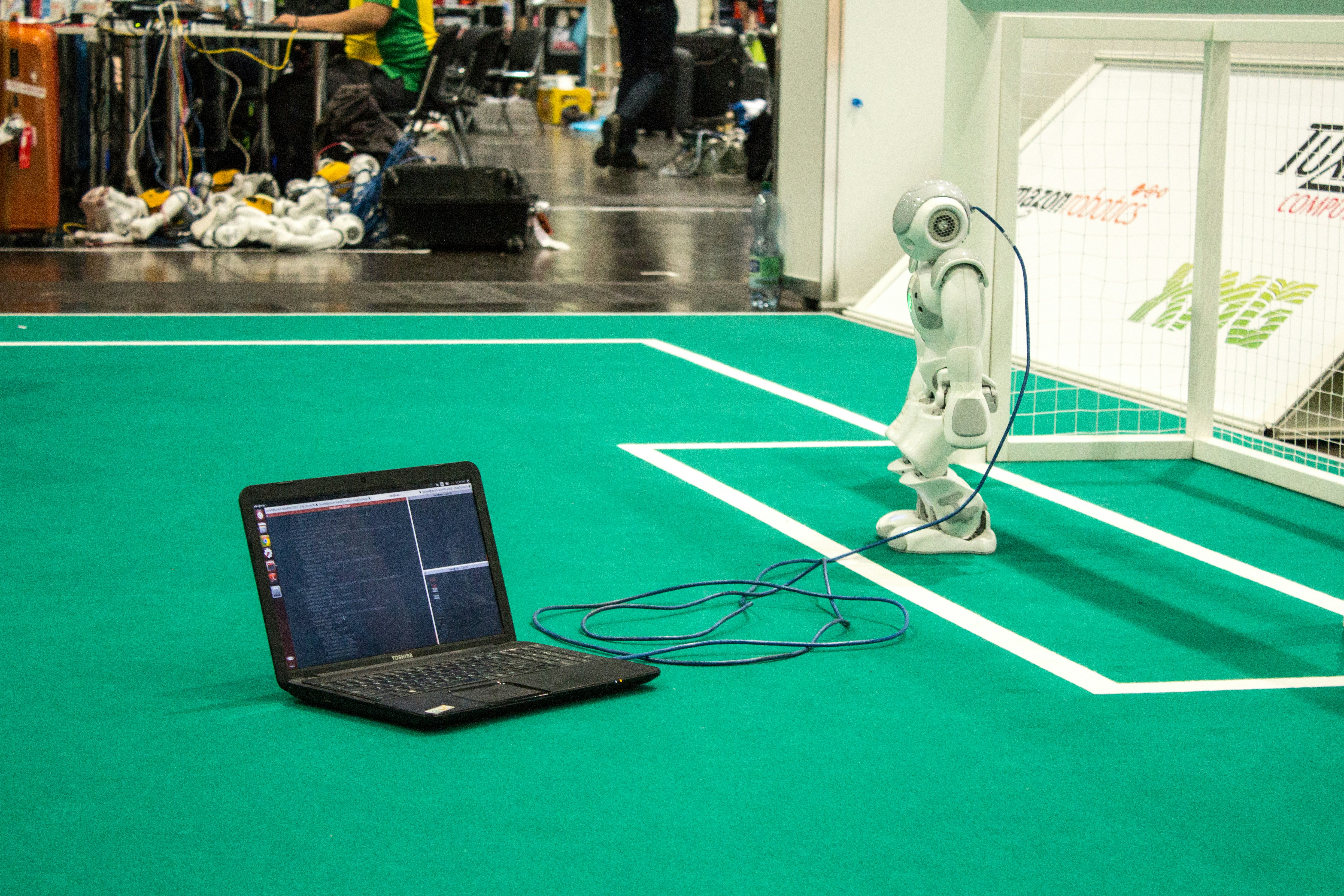 Autonomous Digital Twin Calibration a través de aprendizaje de refuerzos federado en entornos industriales del metaverso