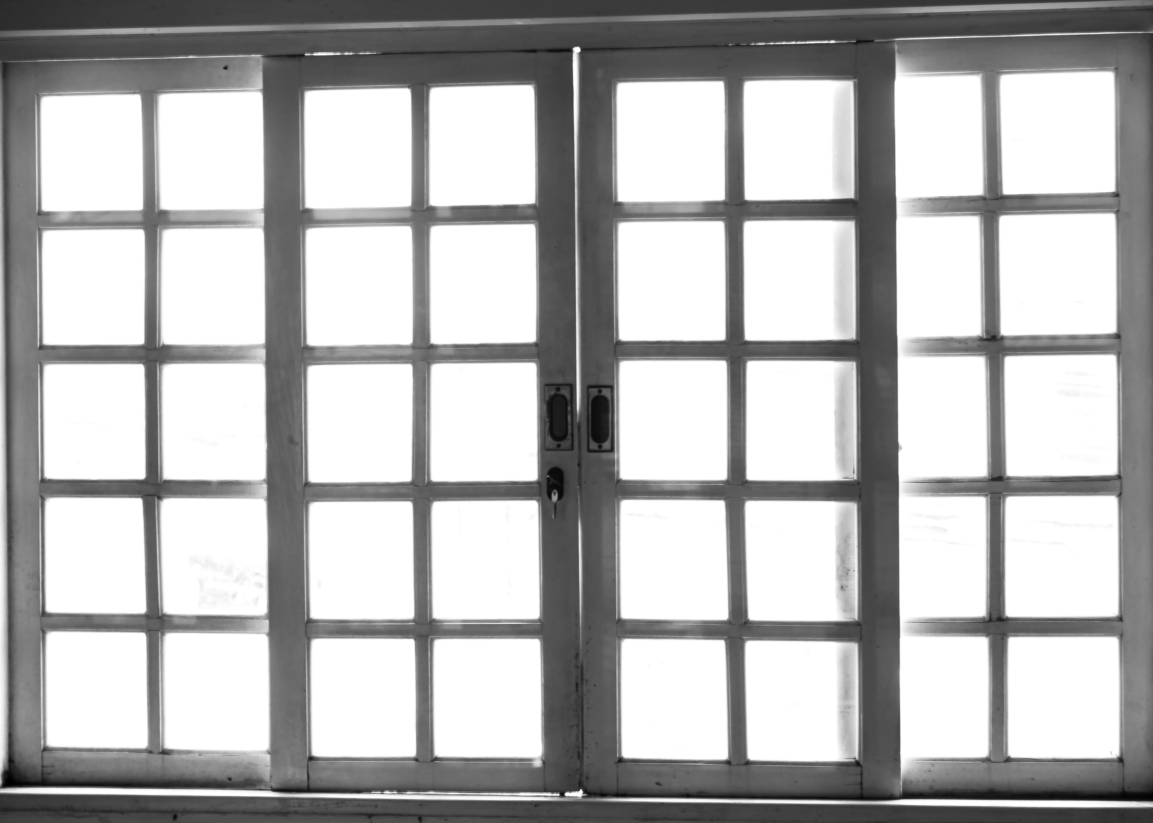 Algoritmos para bandidos multibrazo en ventana deslizante