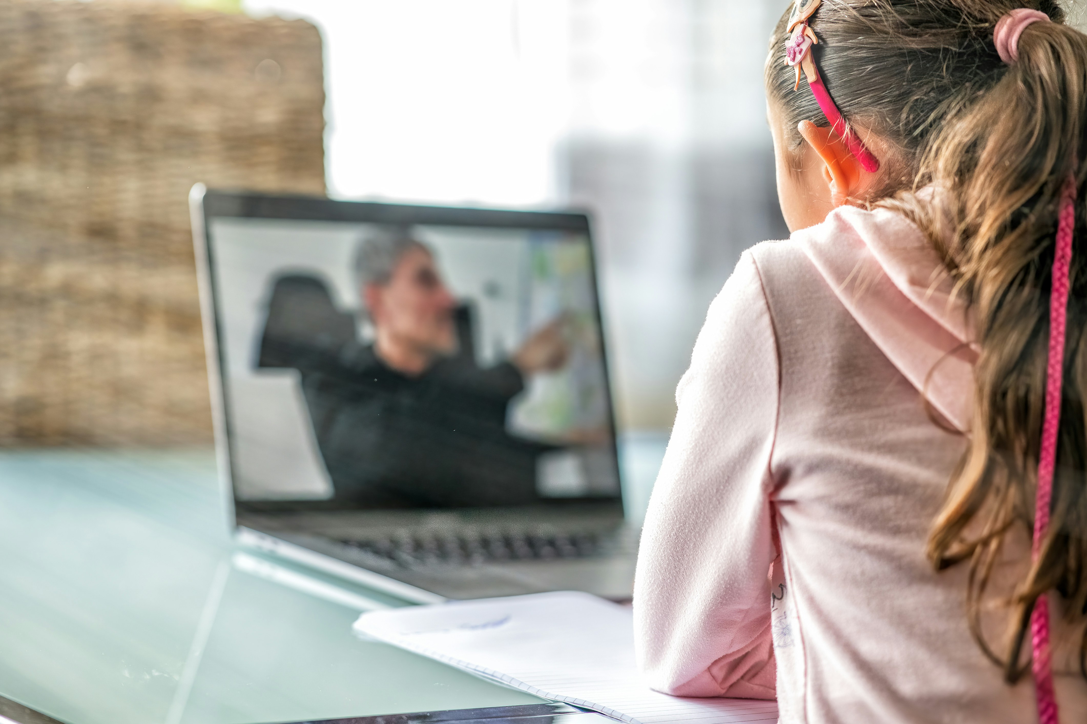 Aprendizaje Online Transductivo Multiclase Universal
