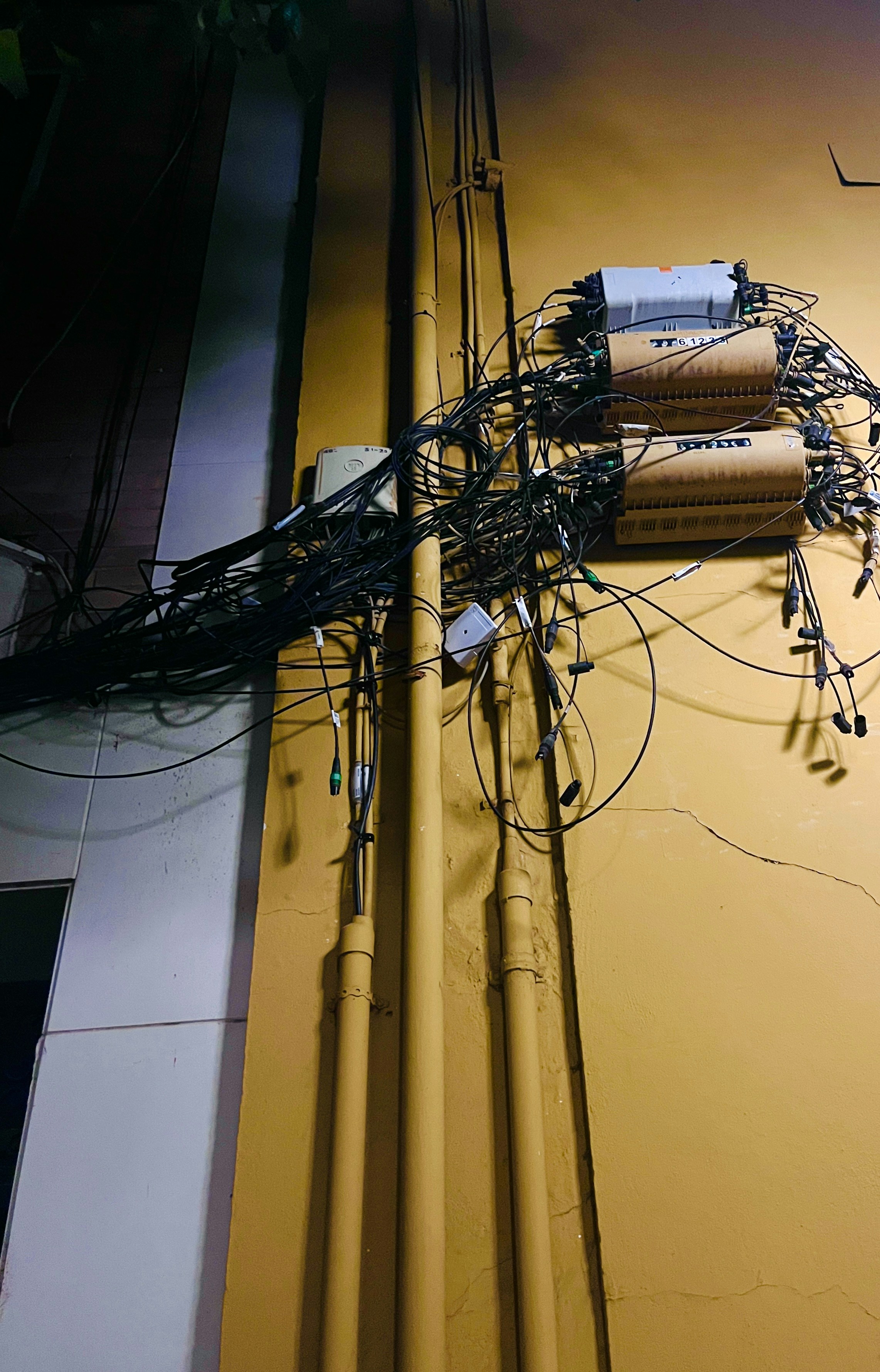 La FCC aprueba la fusión de los gigantes de cable Cox y Charter