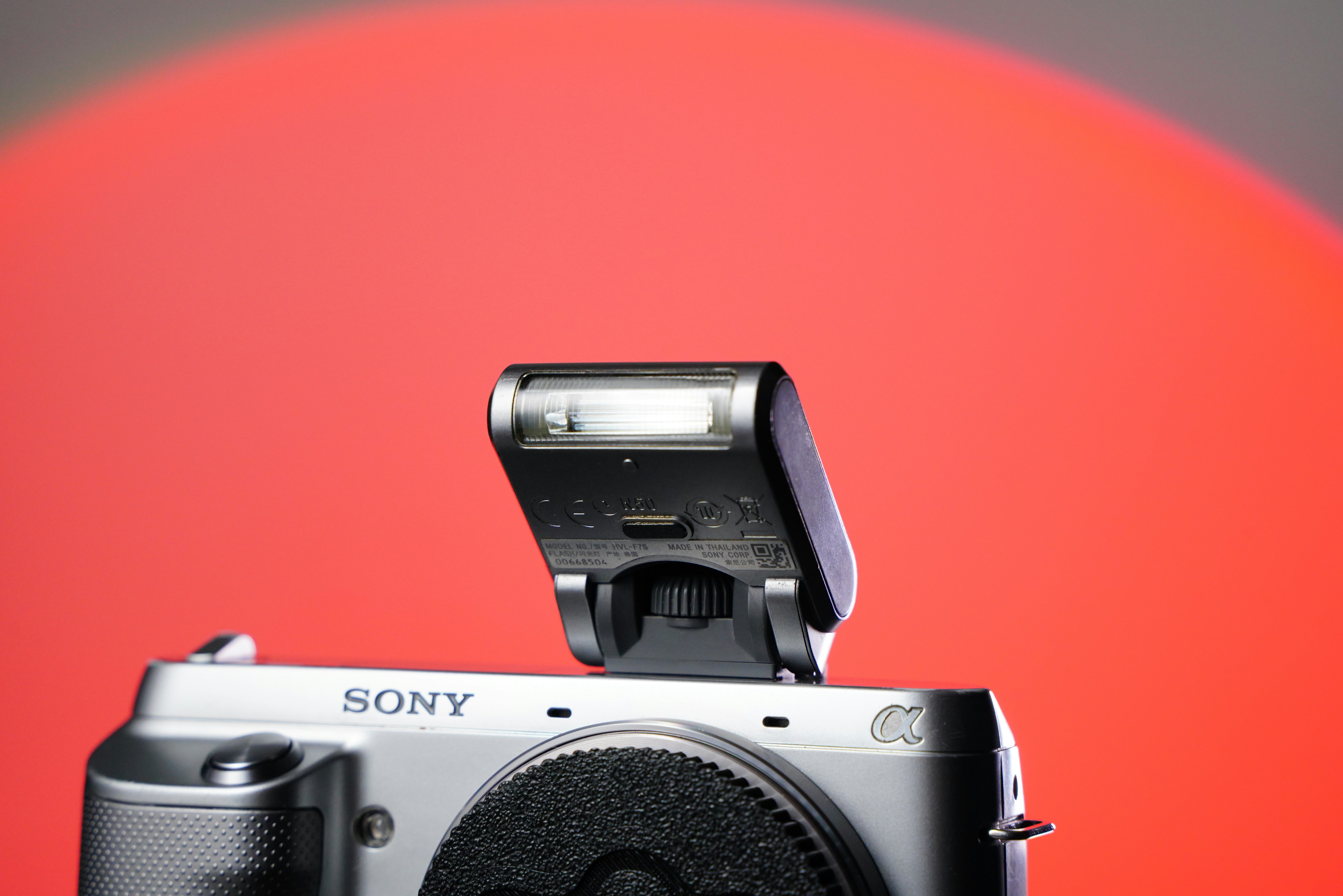 Esta Brillante y Potente Cámara Flash Floodlight está a más de la mitad de descuento en este momento