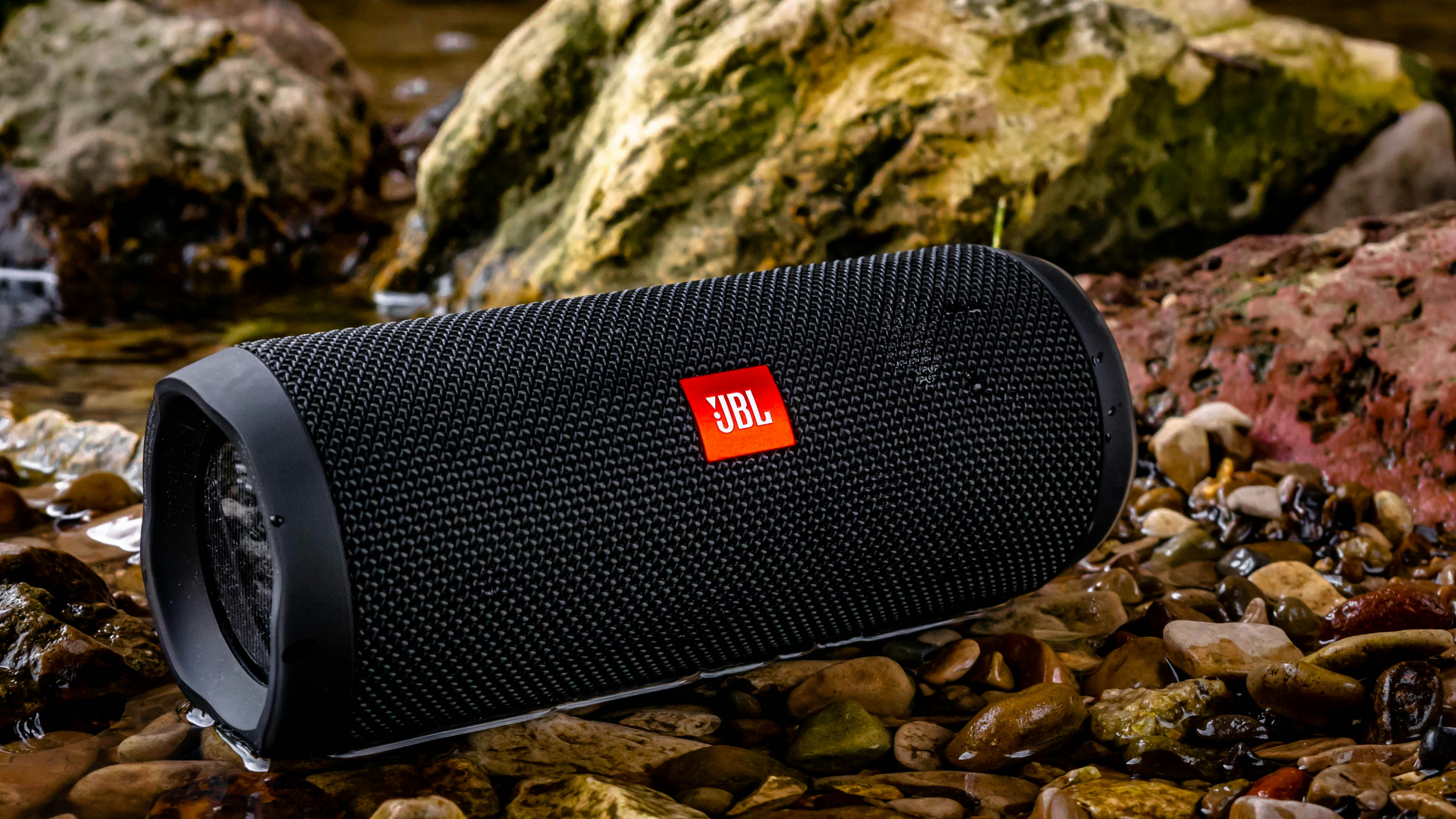 El altavoz portátil JBL Flip 7 tiene un 43% de descuento ahora mismo