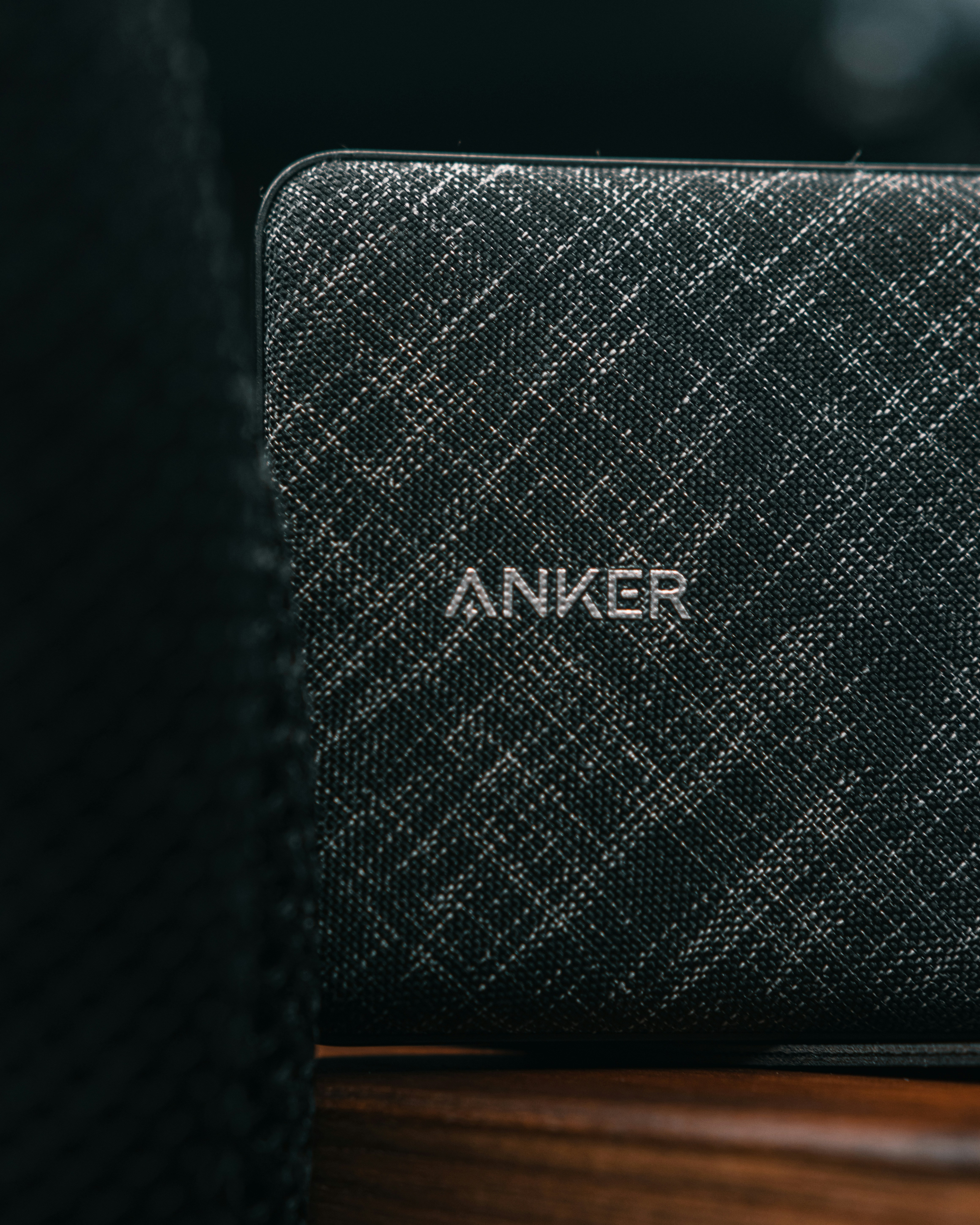 El lector de tarjetas SD/microSD de Anker cuesta solo $10 en Amazon en este momento