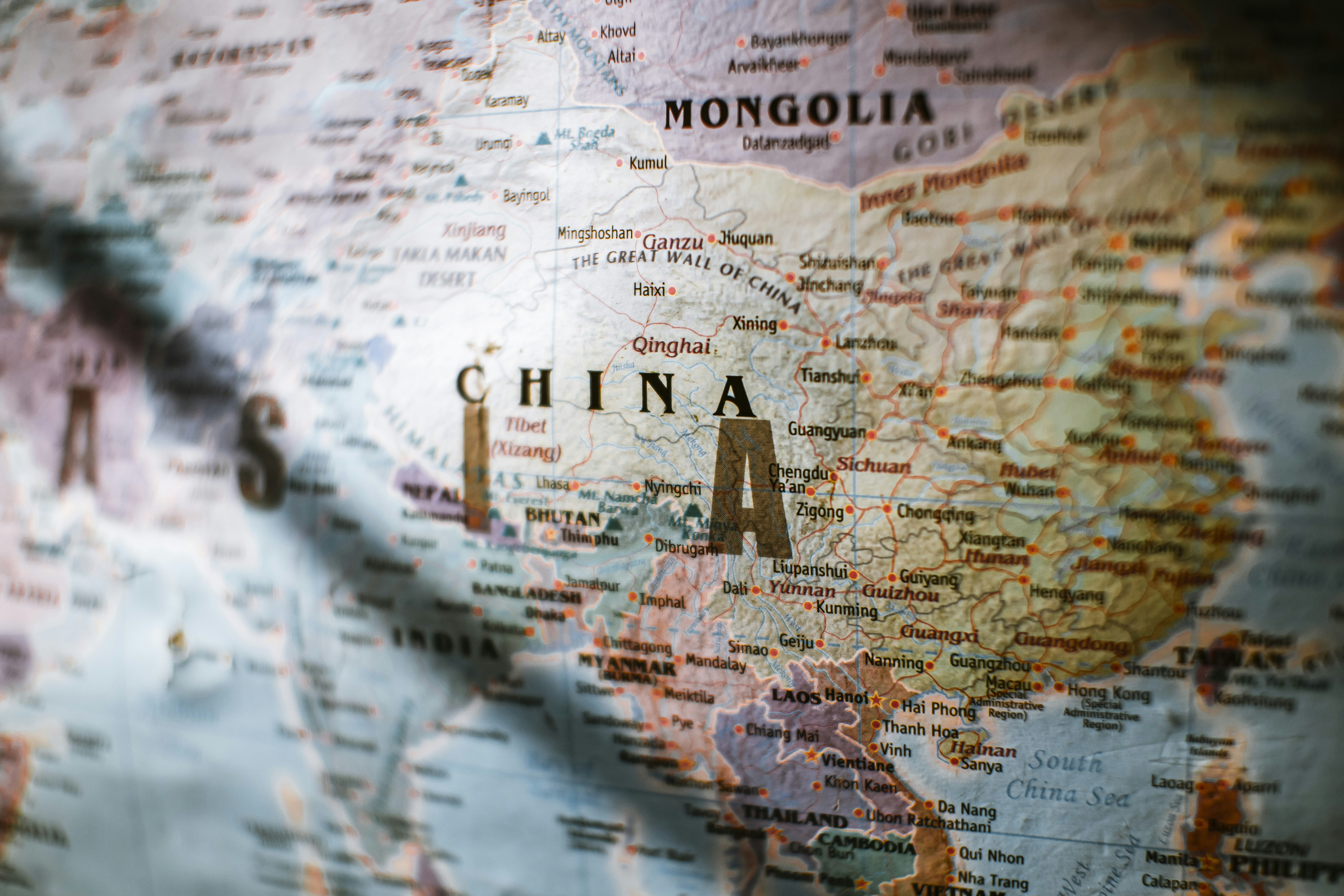 ASIA: un agente de identificación de sistemas autónomos