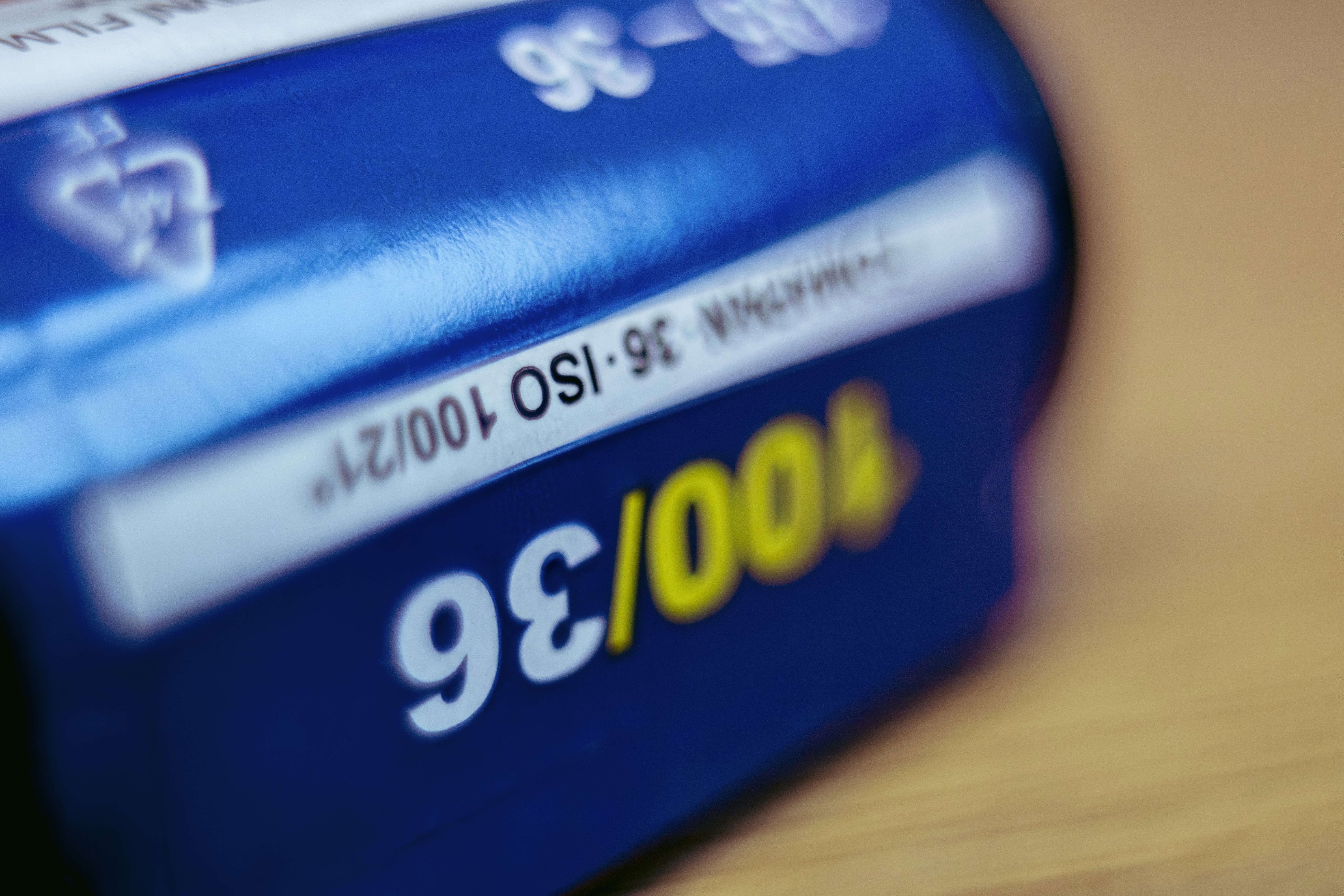 ¿Qué debo buscar en un proveedor de control automatizado de fechas de vencimiento?