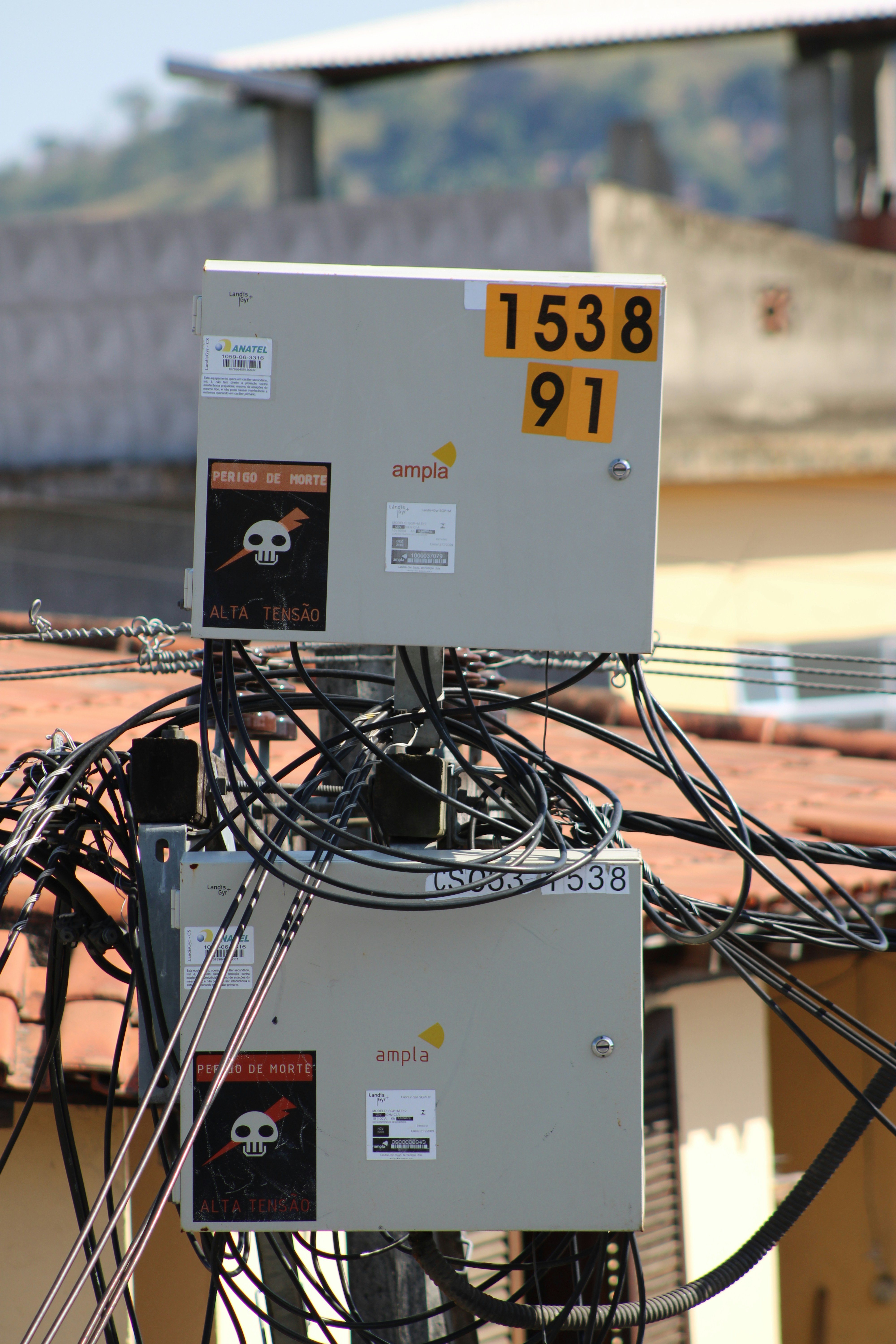 PARÁSITO: Envenenamiento condicional del prompt del sistema para secuestrar LLMs