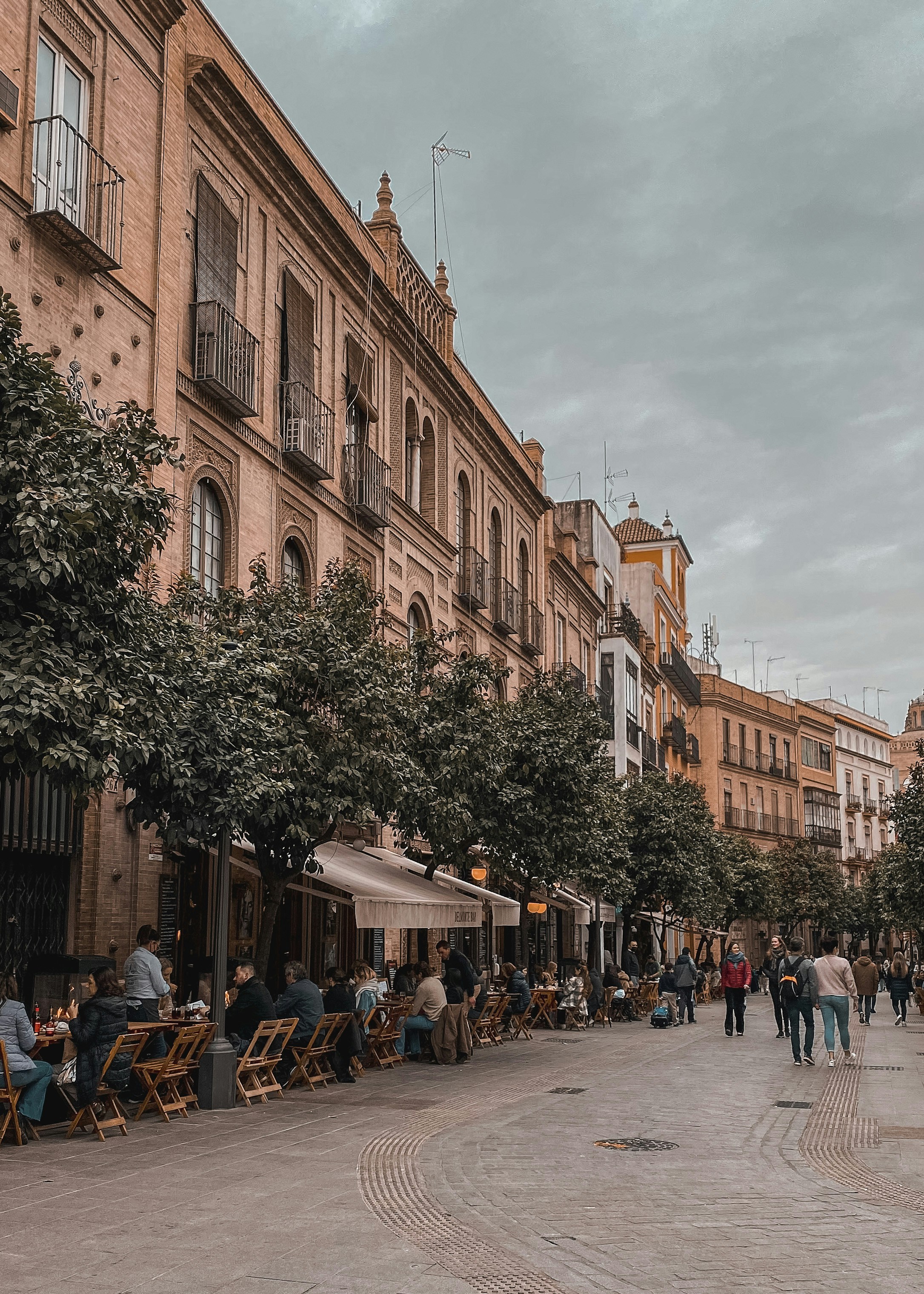 Chatbot de IA profesional para servicios empresariales en Sevilla