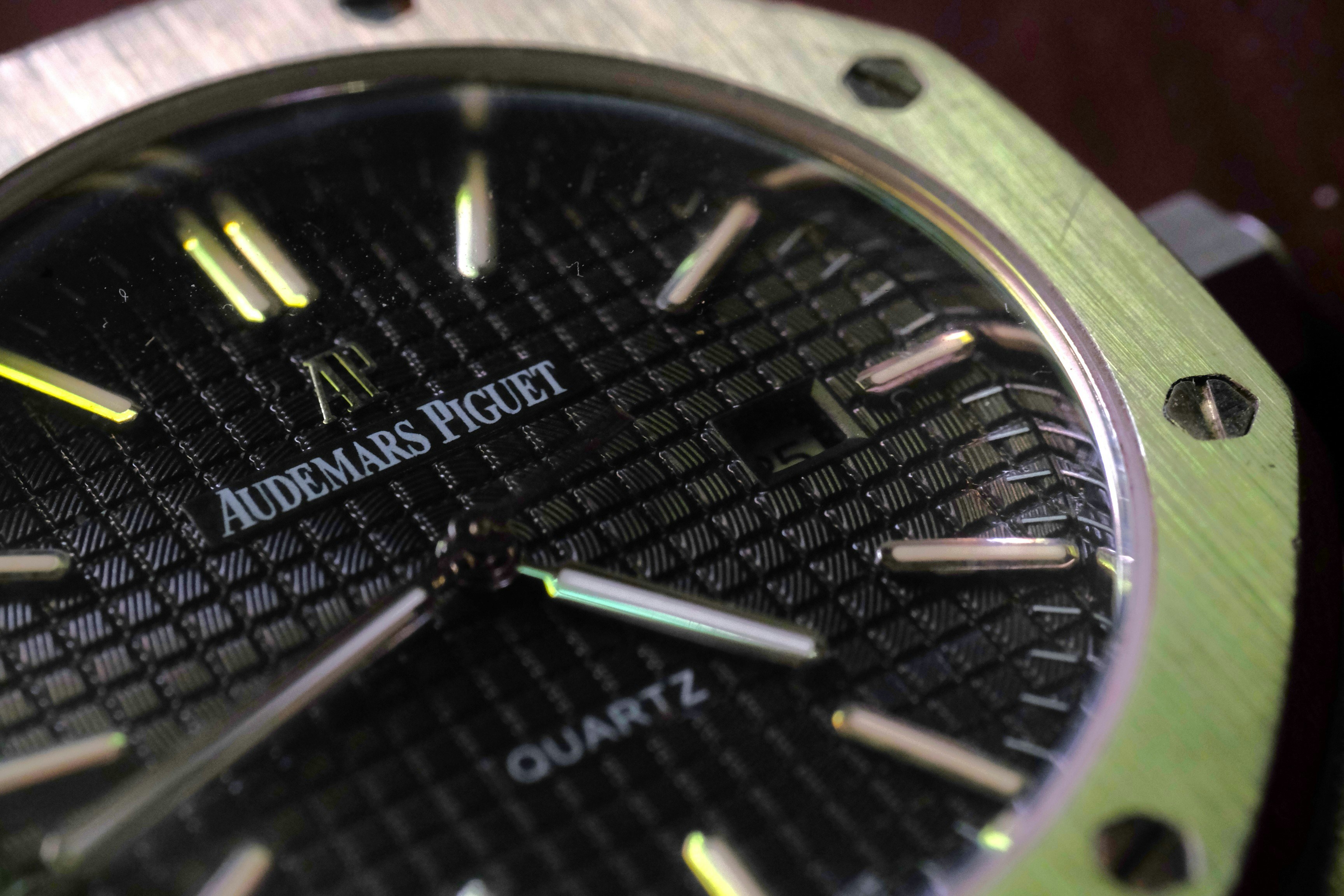 Audemars Piguet y Swatch hicieron un reloj de bolsillo 'pop' de $400