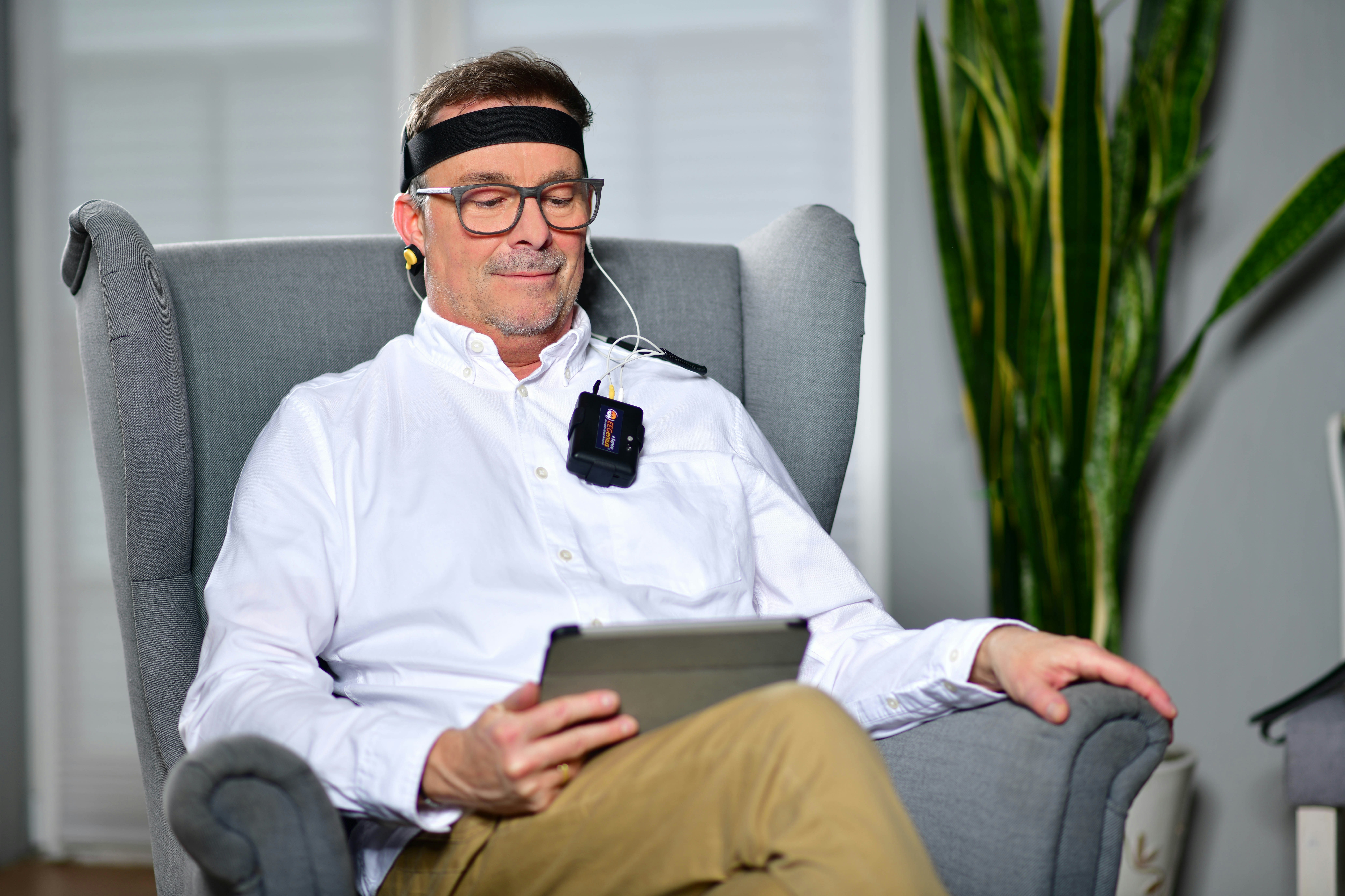 Auditoría espectral revela dependencia aperiódica por tarea en EEG y ECG