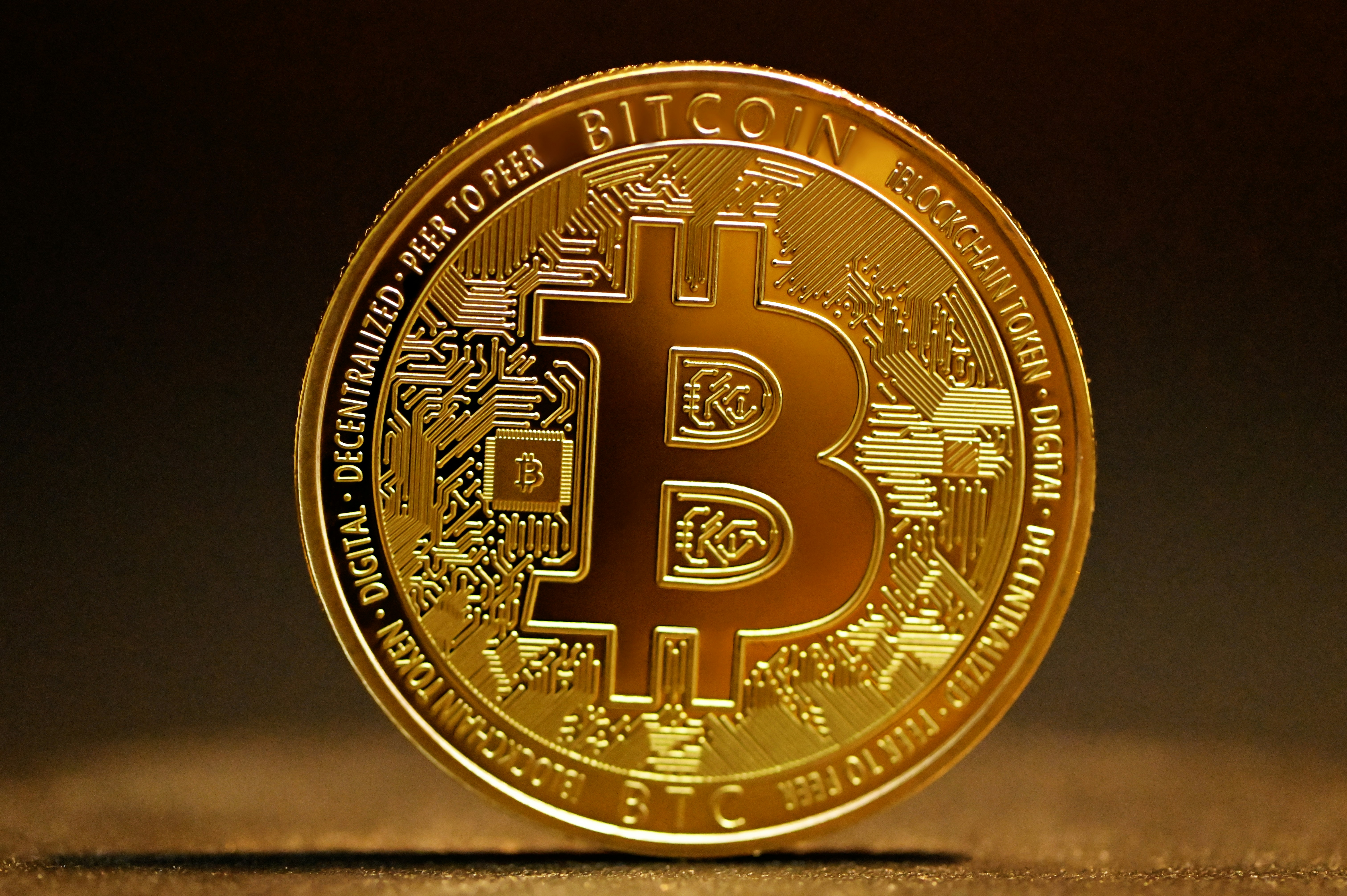 Auditoría de sesgos en LLMs financieros: el caso Bitcoin