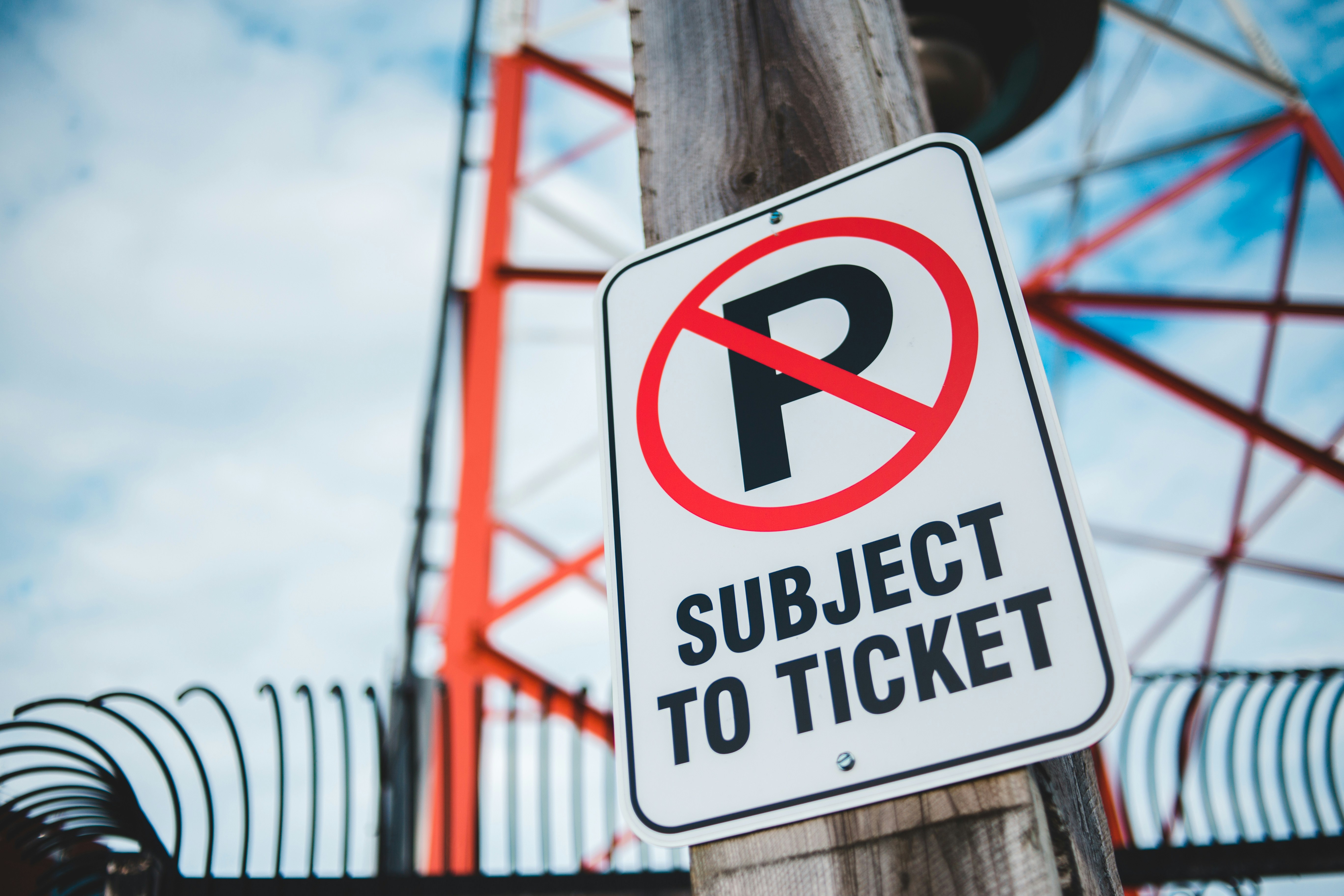 ¿Por qué necesito automatizar la escalada de tickets críticos?