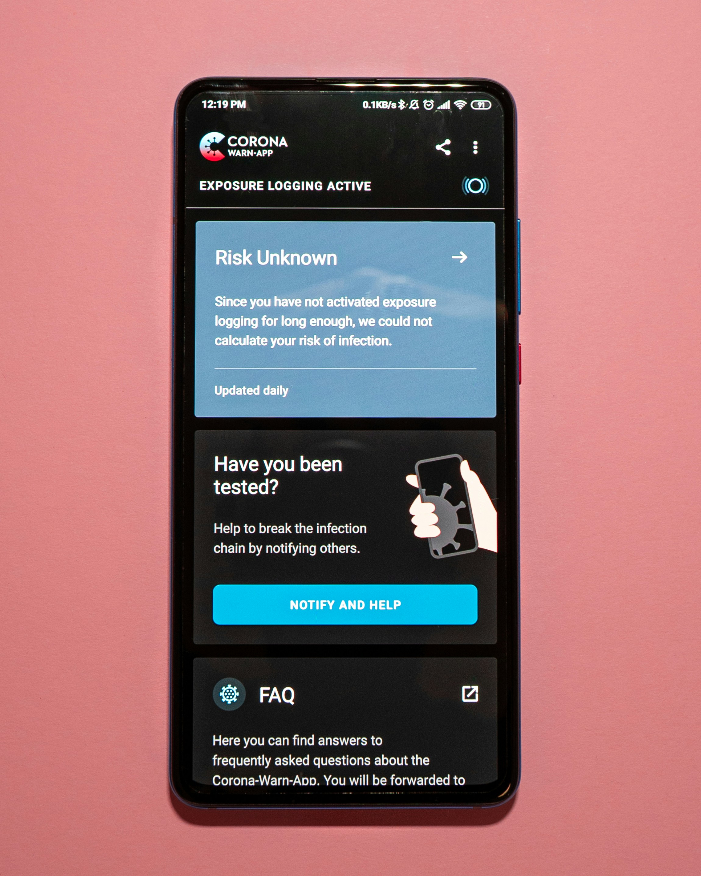 ¿Puede accederse a la automatización de detección de incidentes de IA desde cualquier lugar?