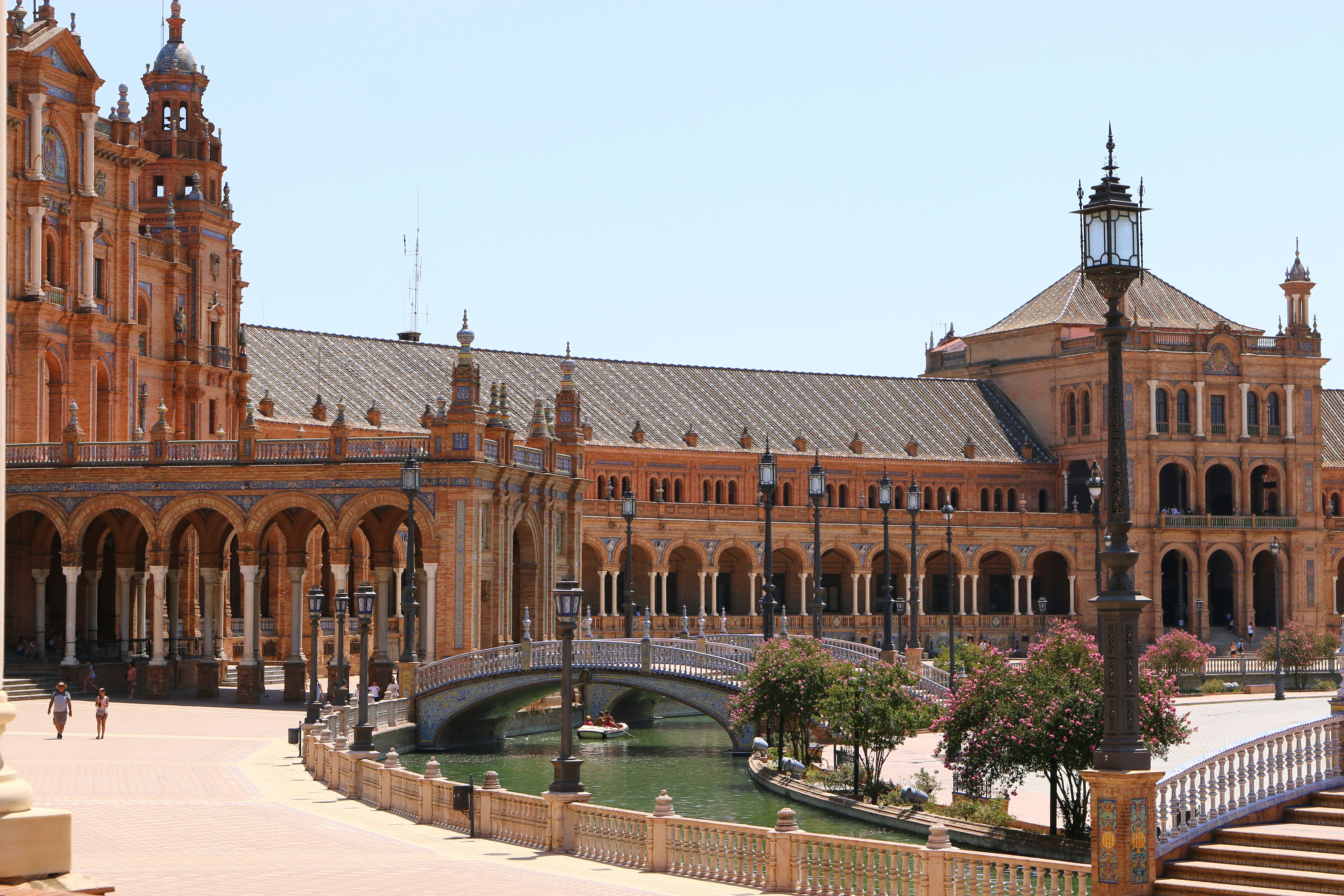 Automatización de reserva y facturación académica en Sevilla
