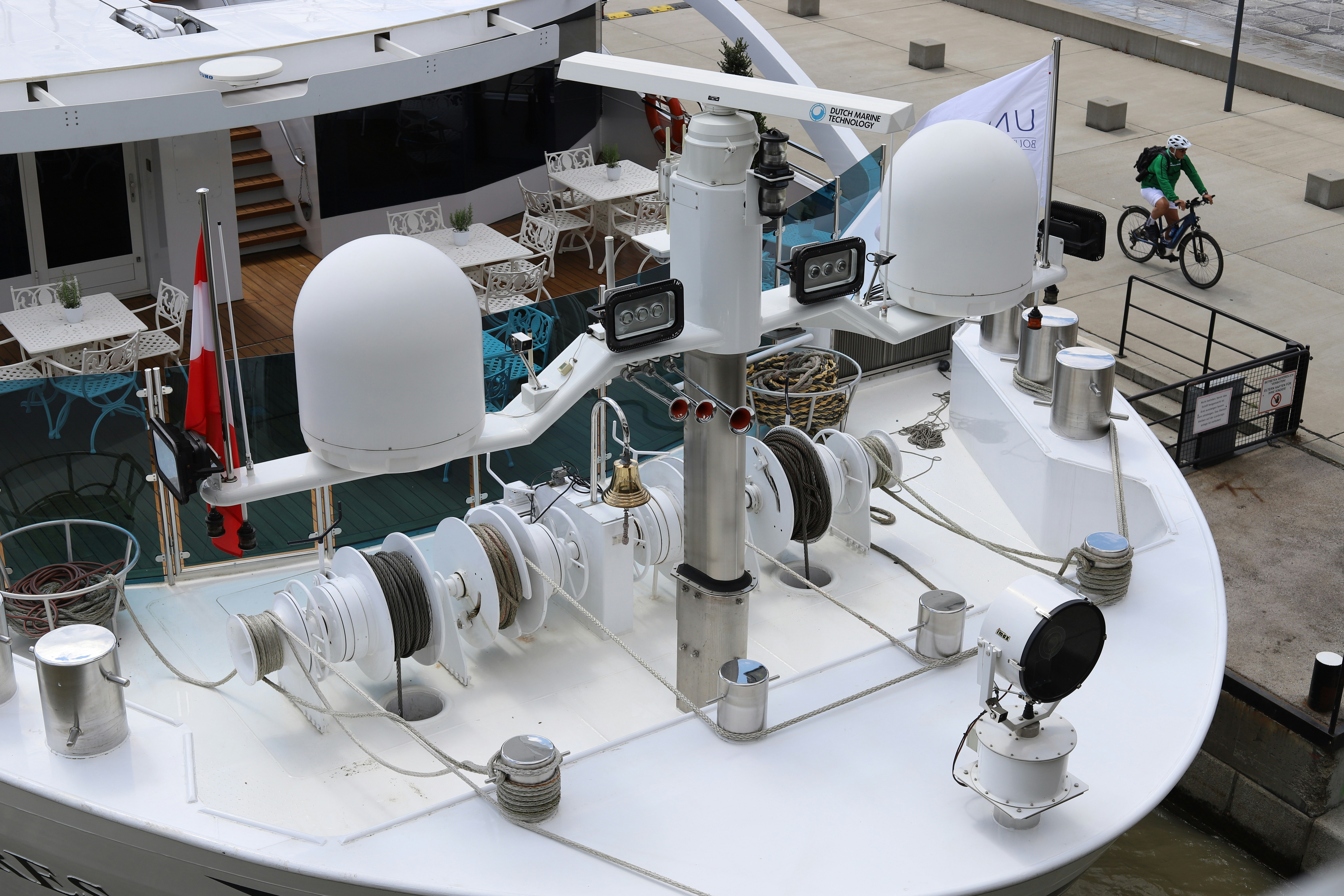 Control de calidad automatizado de radiofármacos a través de desmezclado espectral dinámico e inferencia bayesiana