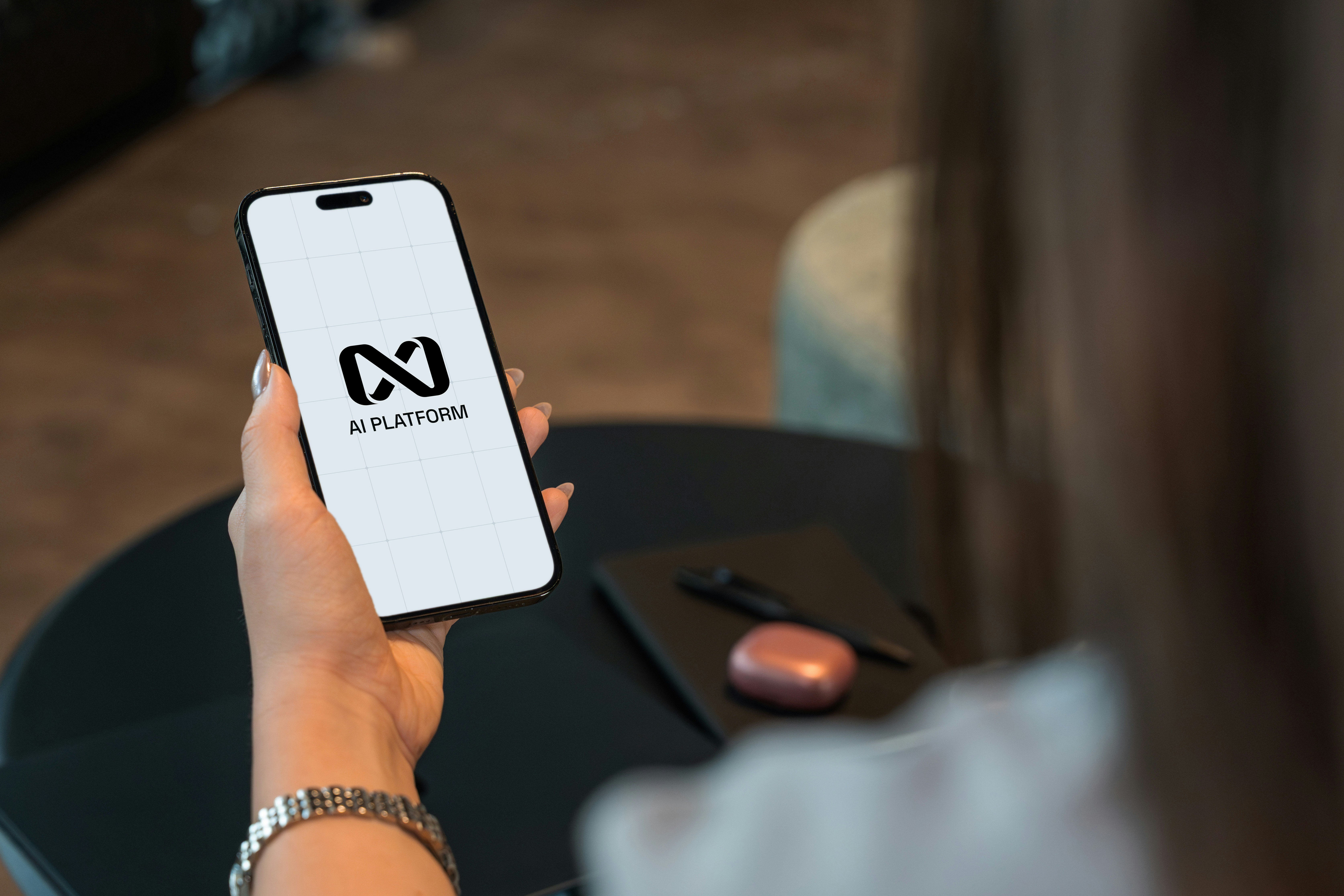 ¿Hay costos ocultos o recurrentes con n8n para negocios?