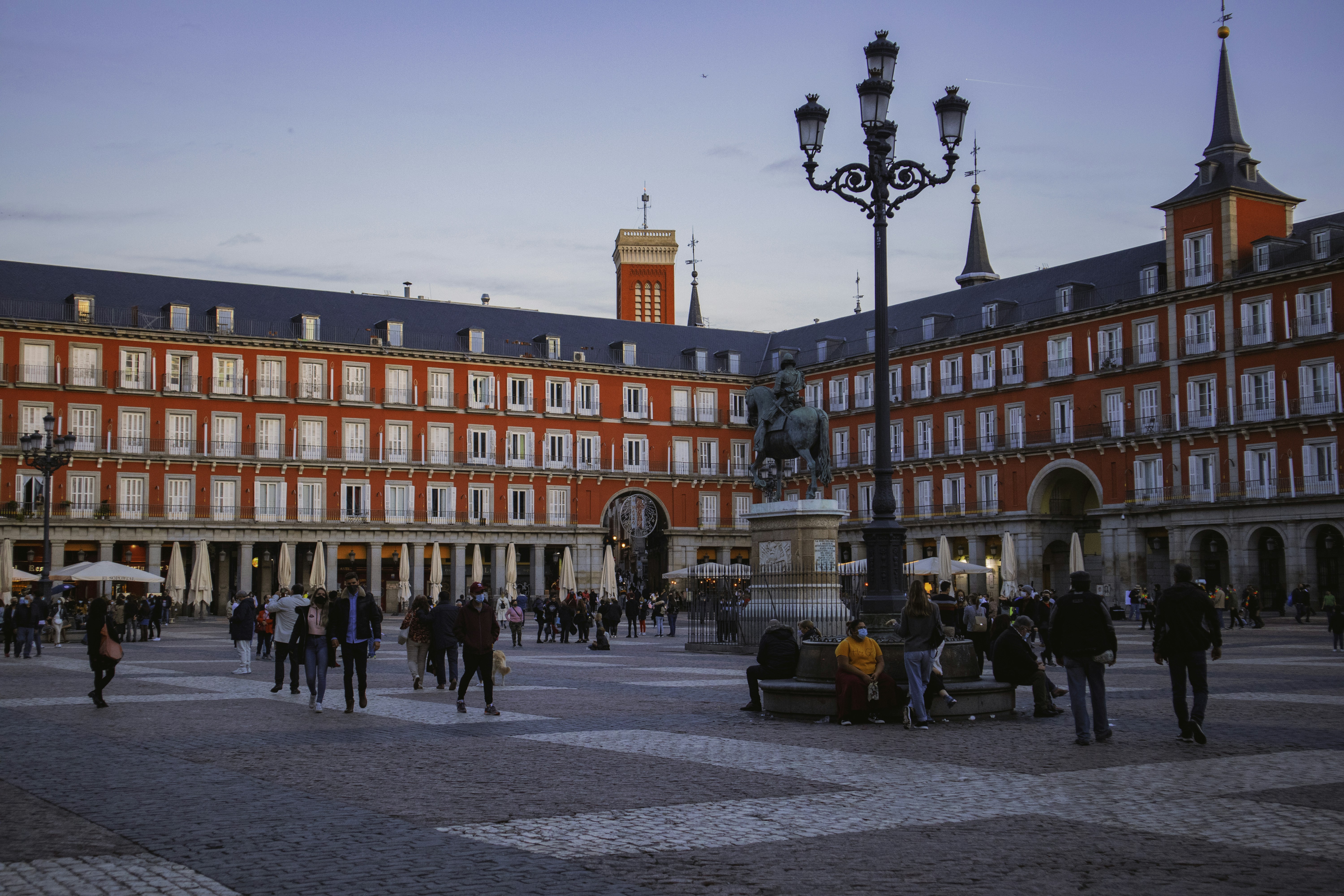 Automatizar procesos y reducir costos con externalización en Madrid