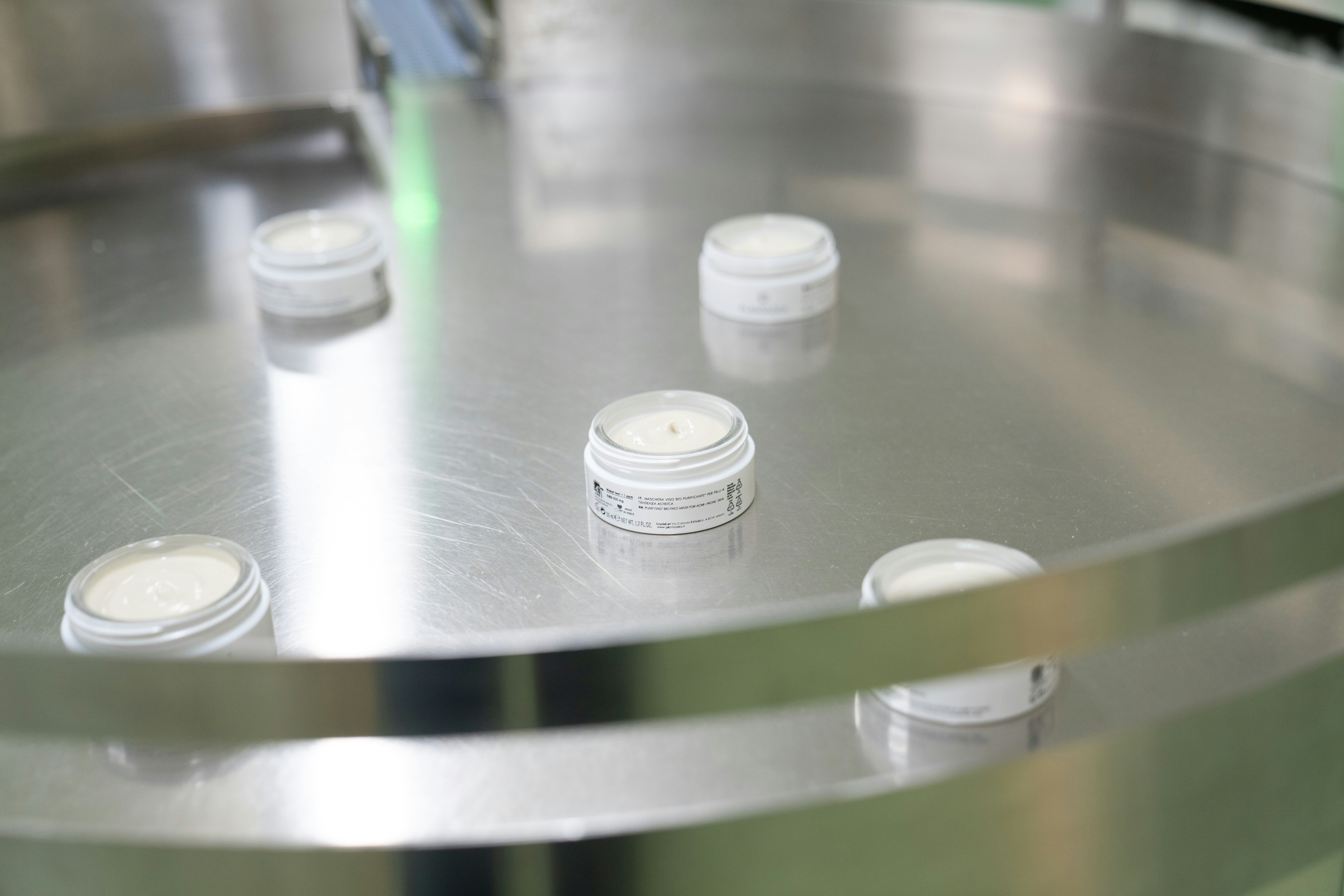 Análisis y carácterización automatizada de detección de fugas en envases farmacéuticos a través del análisis ondulatorio dinámico y aprendizaje automático