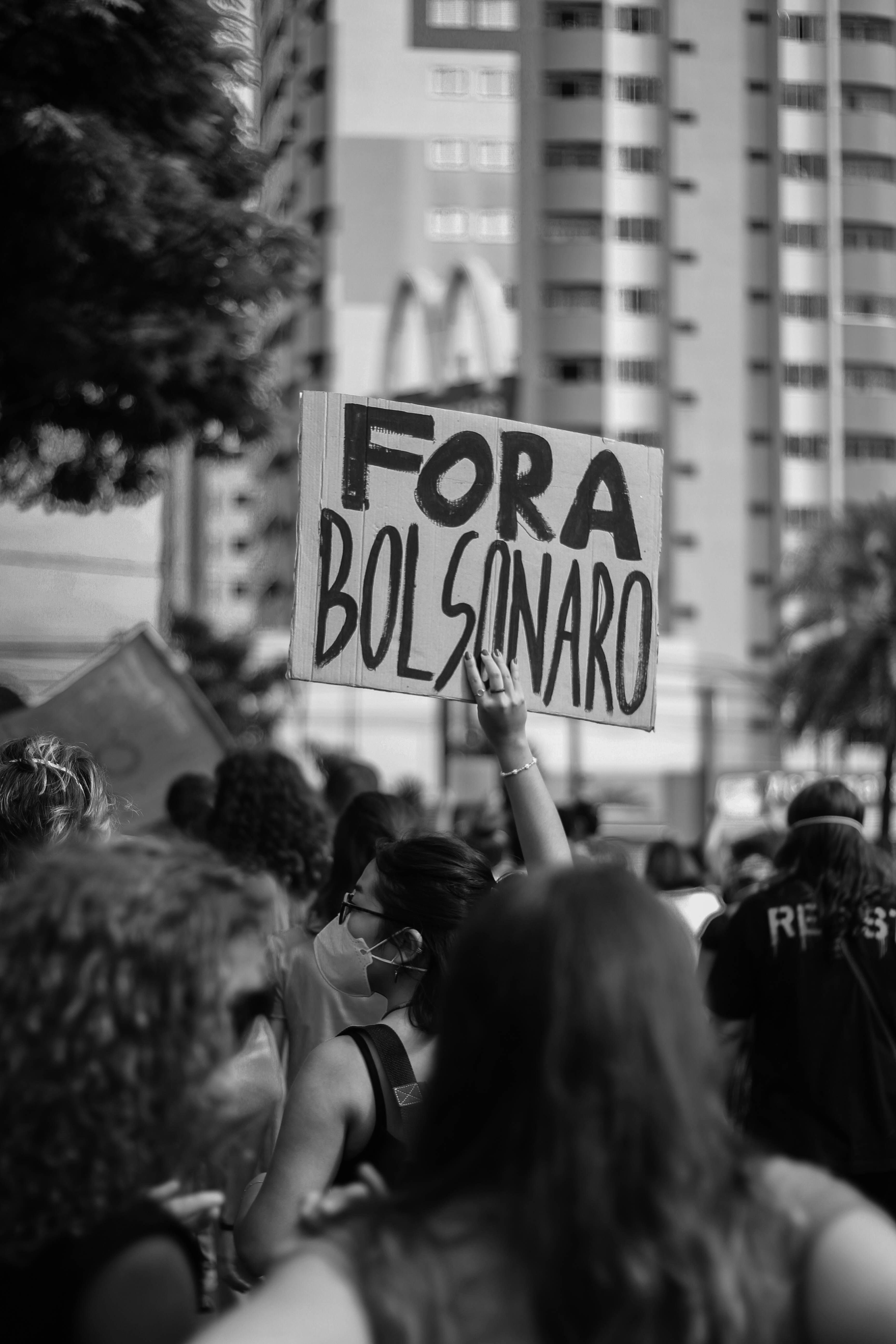 BalCapRL: Un marco equilibrado para la generación de descripciones de imágenes en MLLM basada en RL