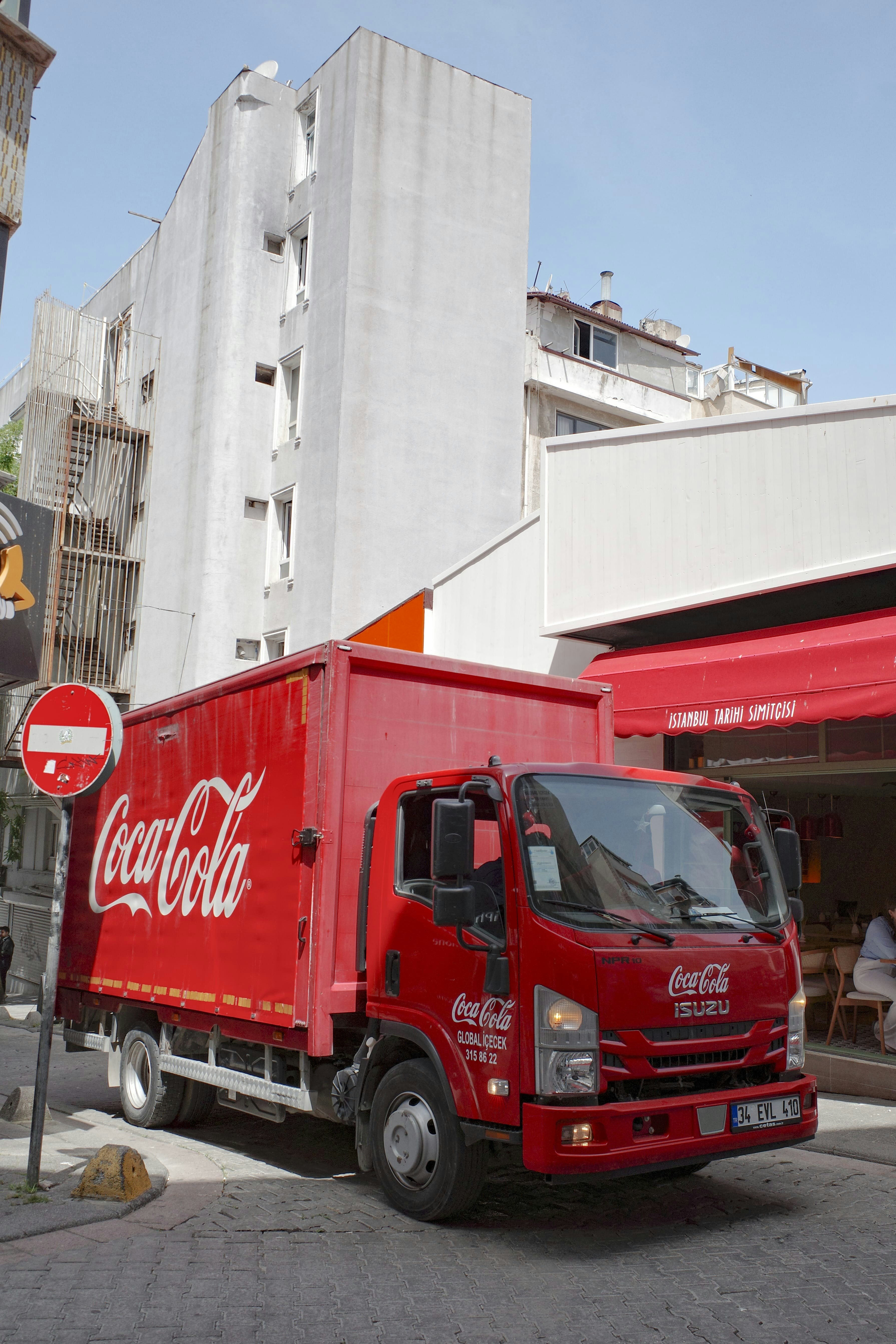 Cómo Barcelona Logistics ahorra 15K€ con tienda online personalizada: Caso de estudio