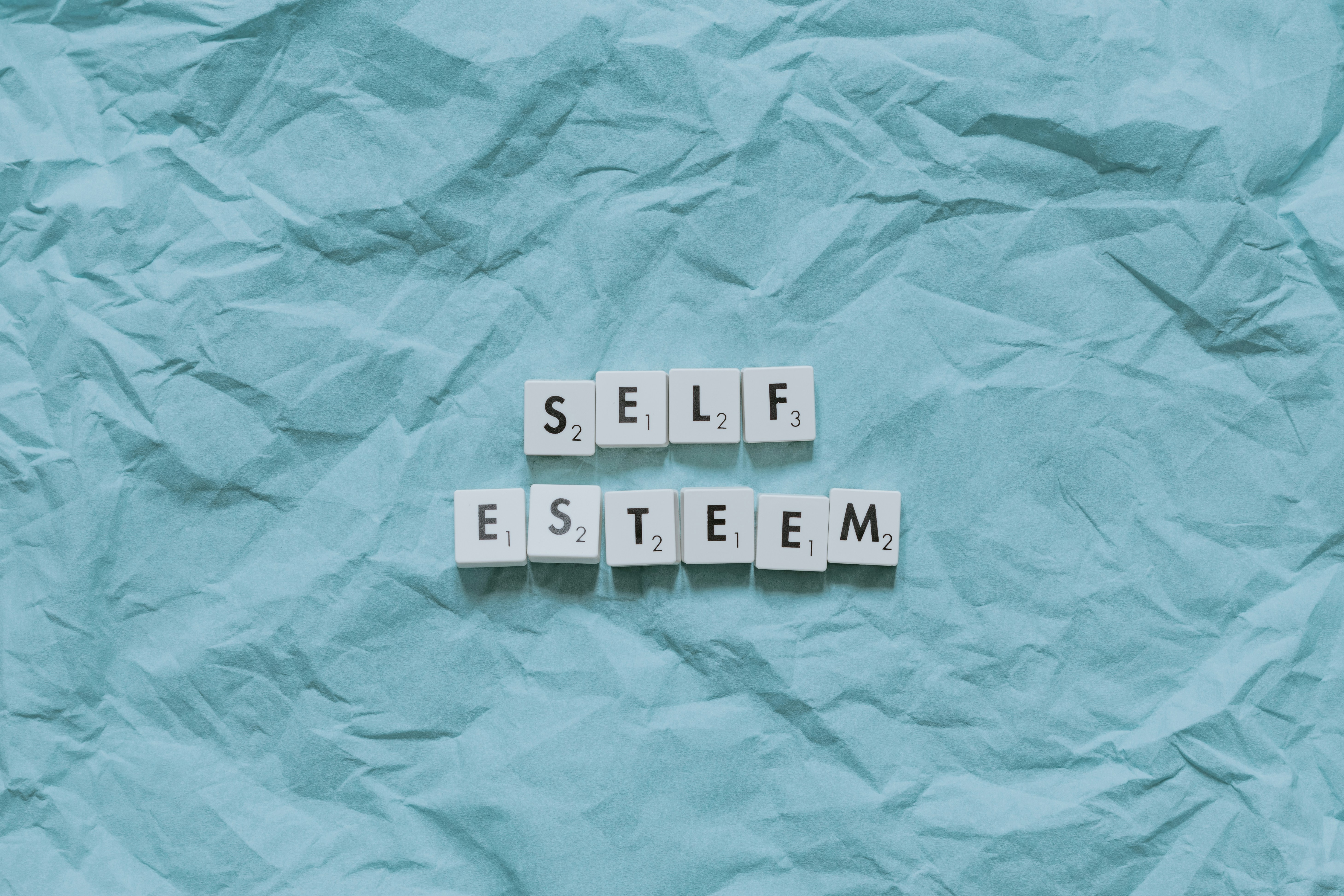 Belief-Sim: Hacia la simulación basada en creencias de la susceptibilidad a la desinformación demográfica